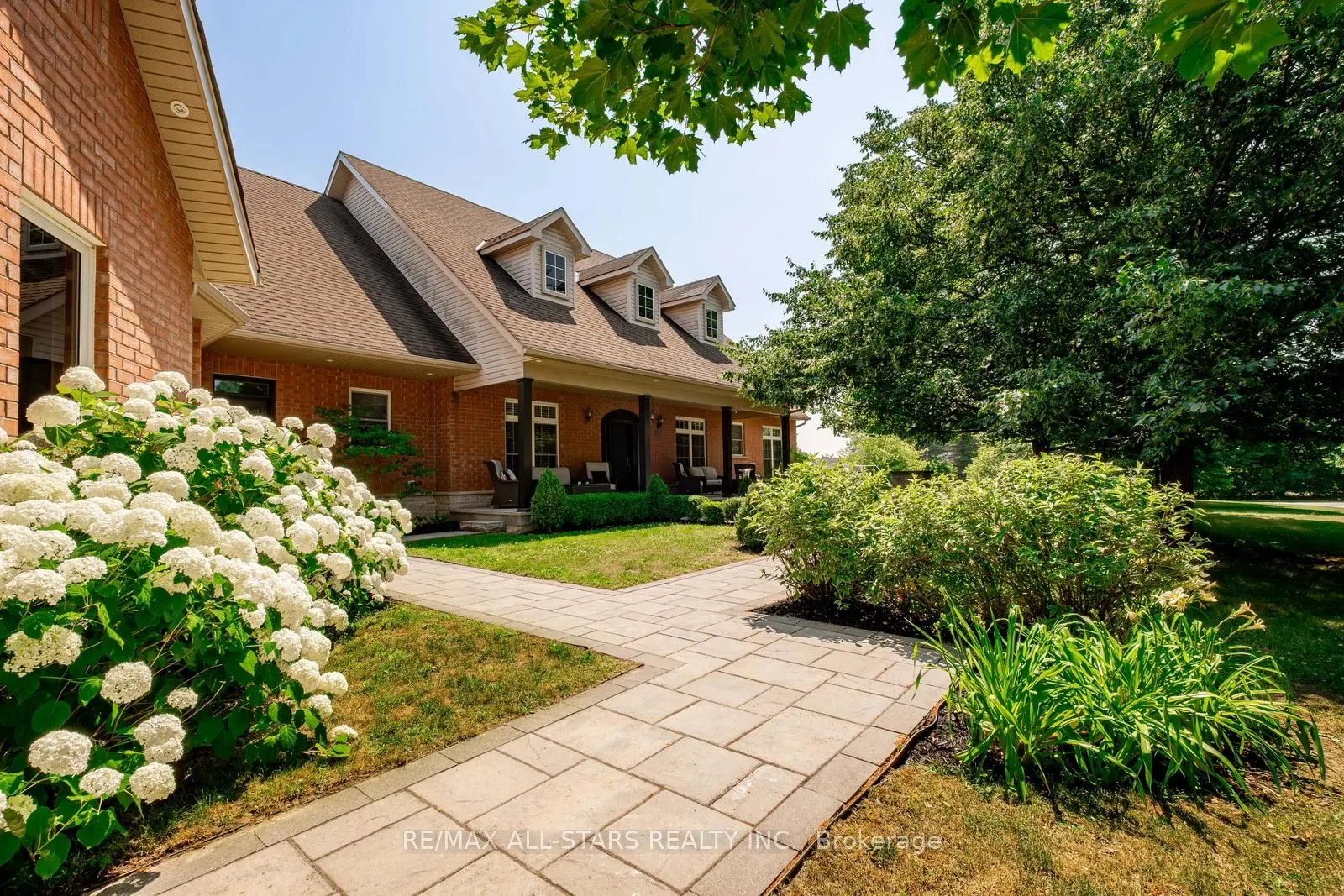 2 Robert Gray Road