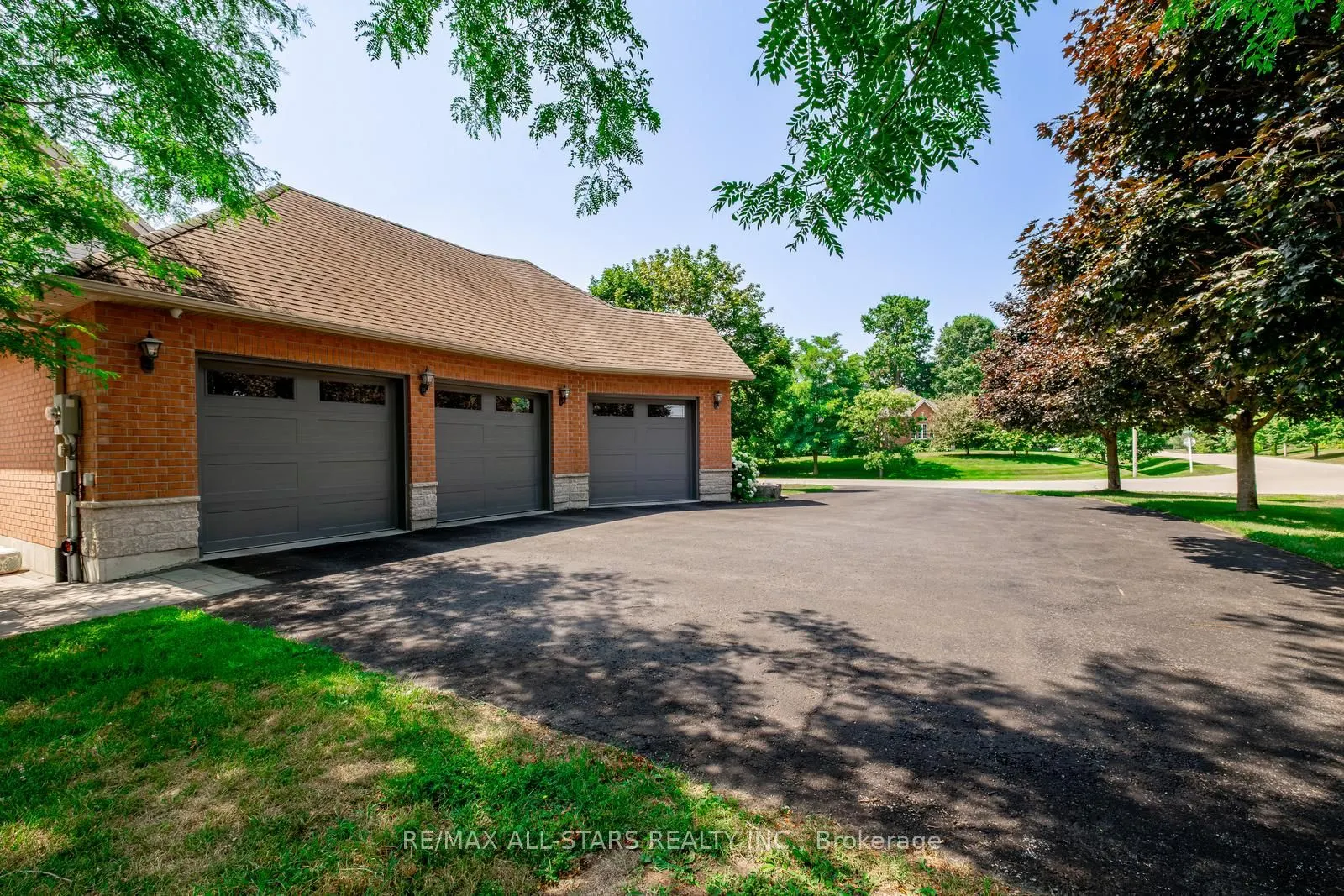 2 Robert Gray Road