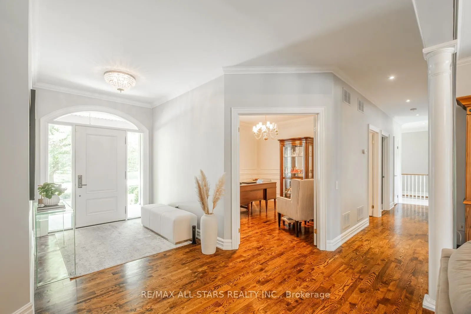 2 Robert Gray Road