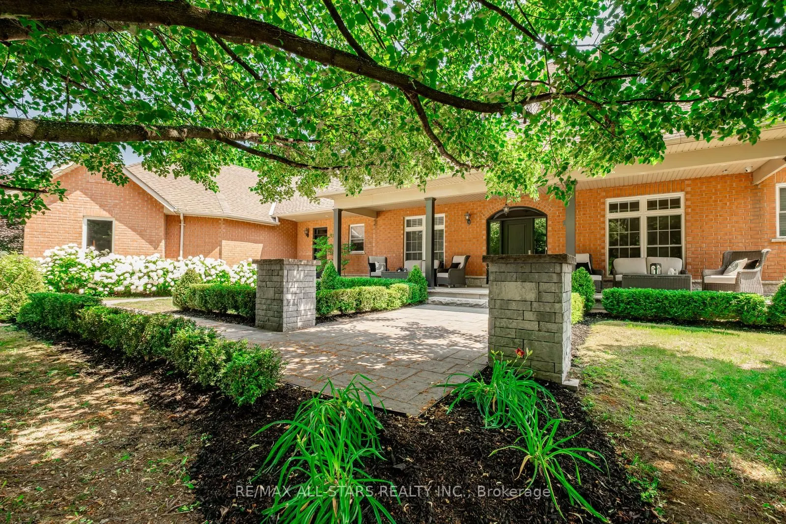 2 Robert Gray Road