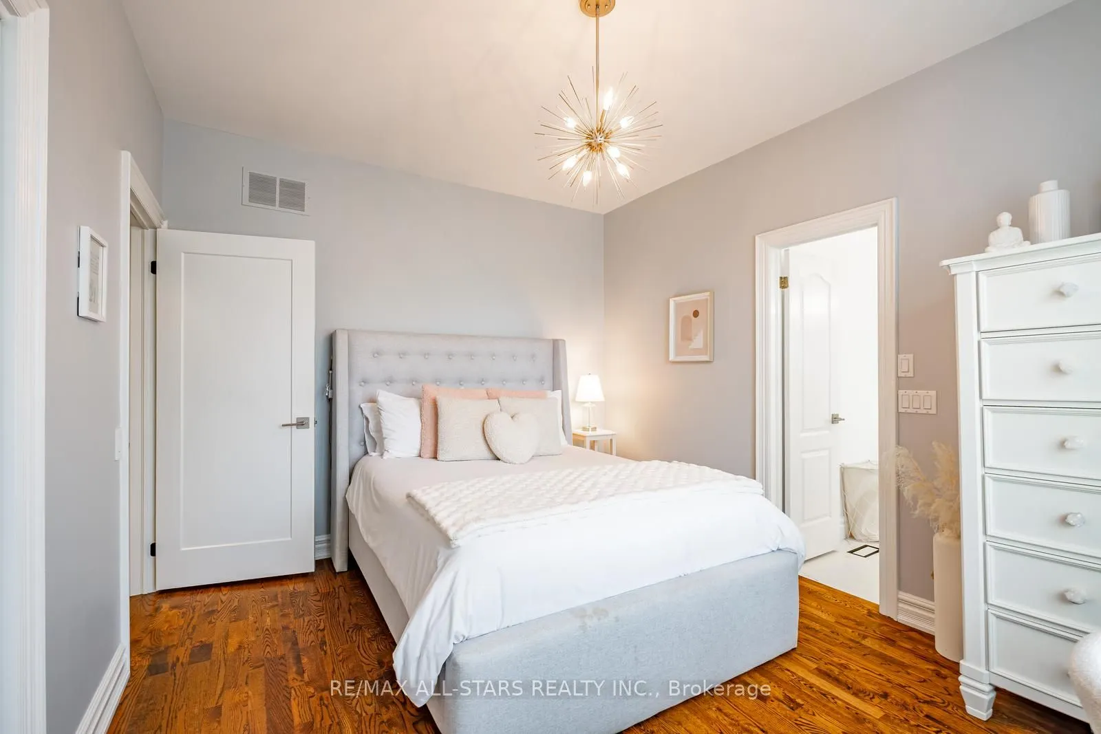 2 Robert Gray Road
