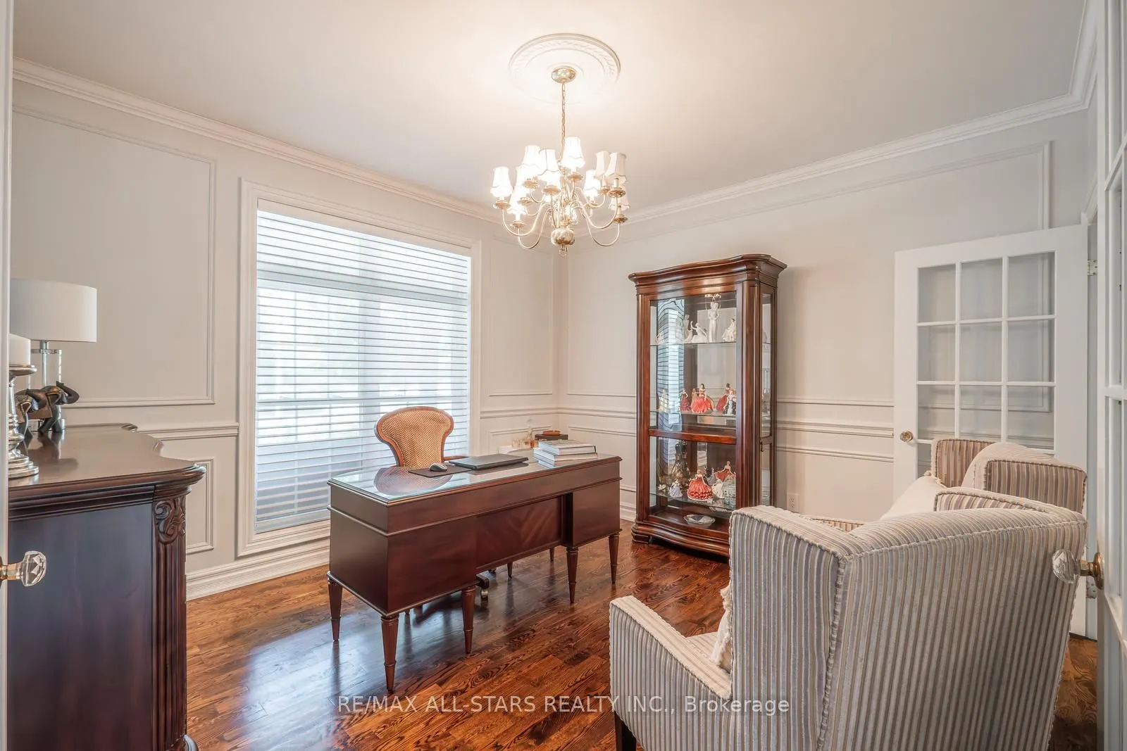 2 Robert Gray Road