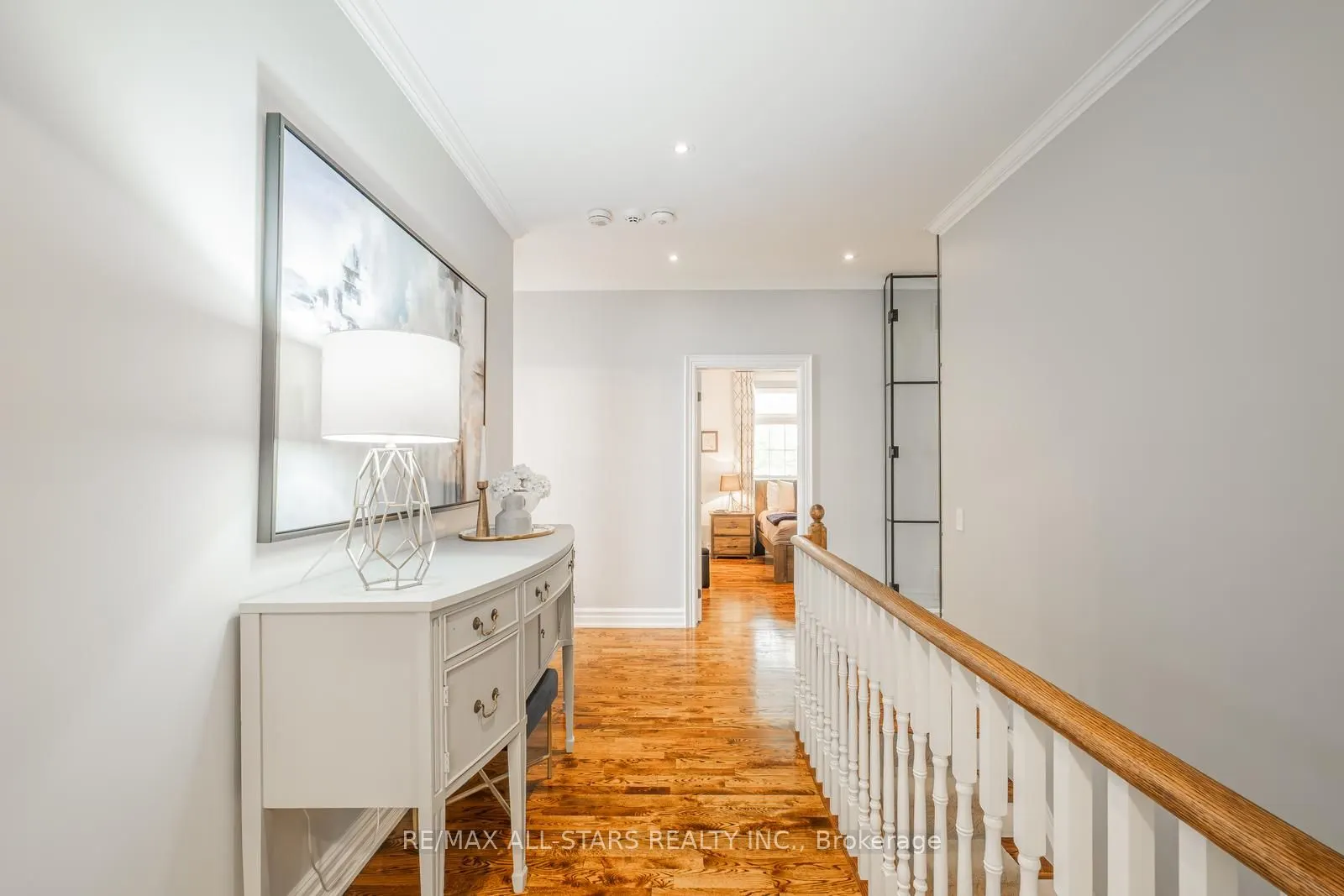 2 Robert Gray Road