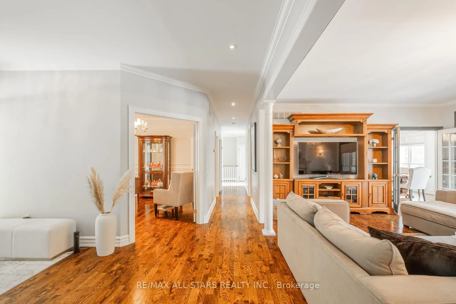 2 Robert Gray Road