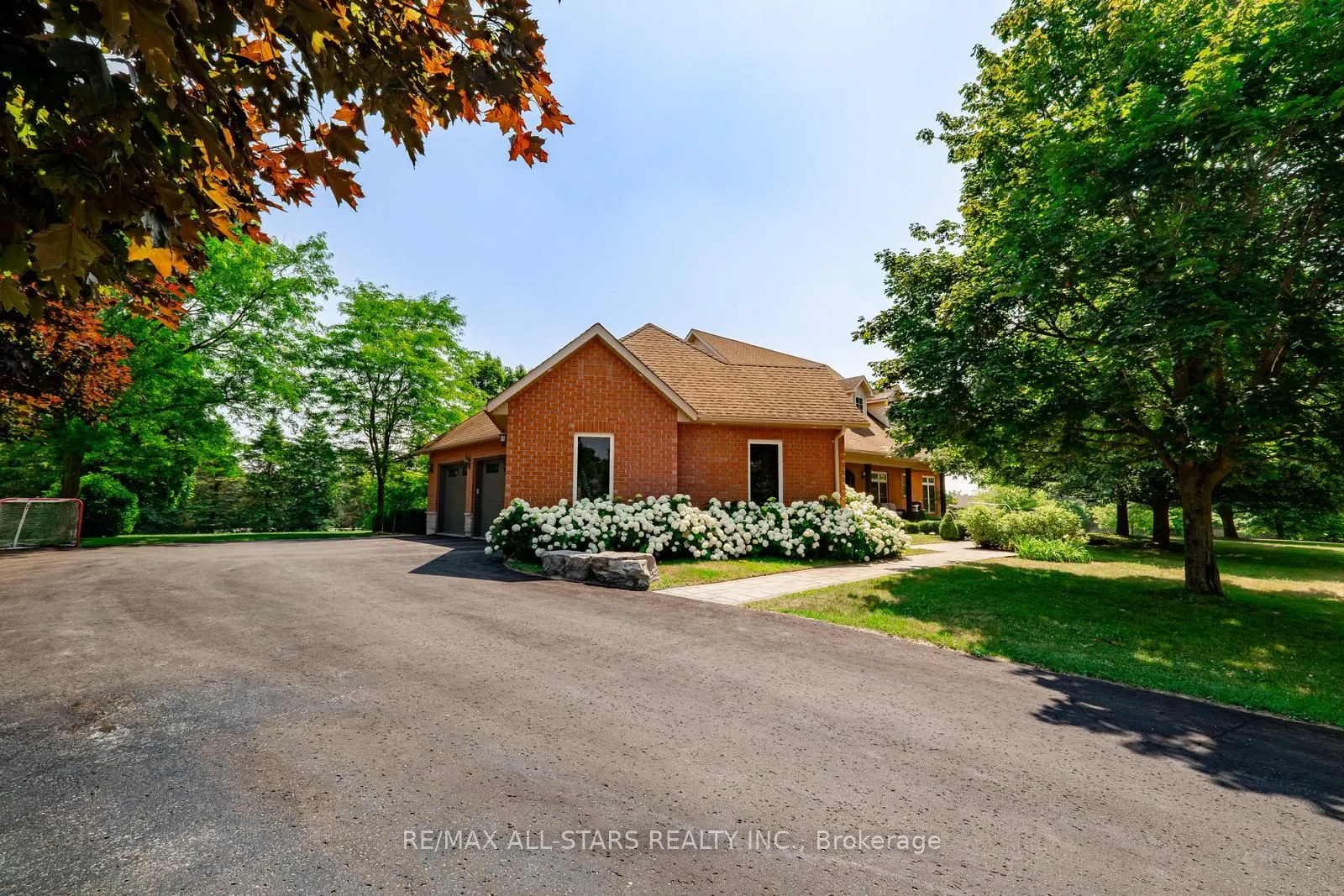 2 Robert Gray Road