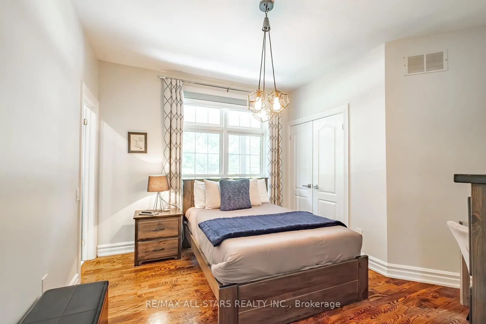 2 Robert Gray Road
