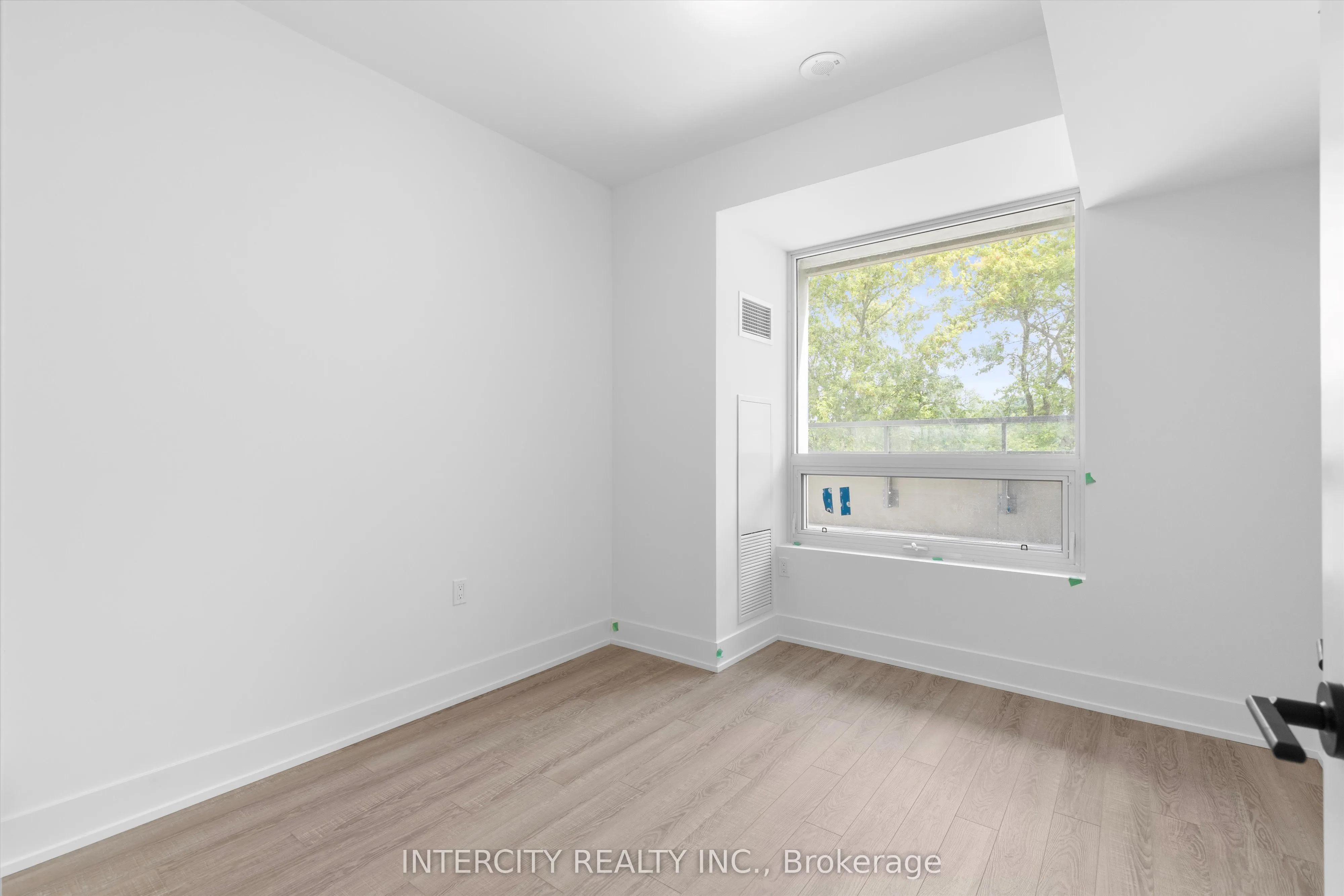 2075 King Road, #247