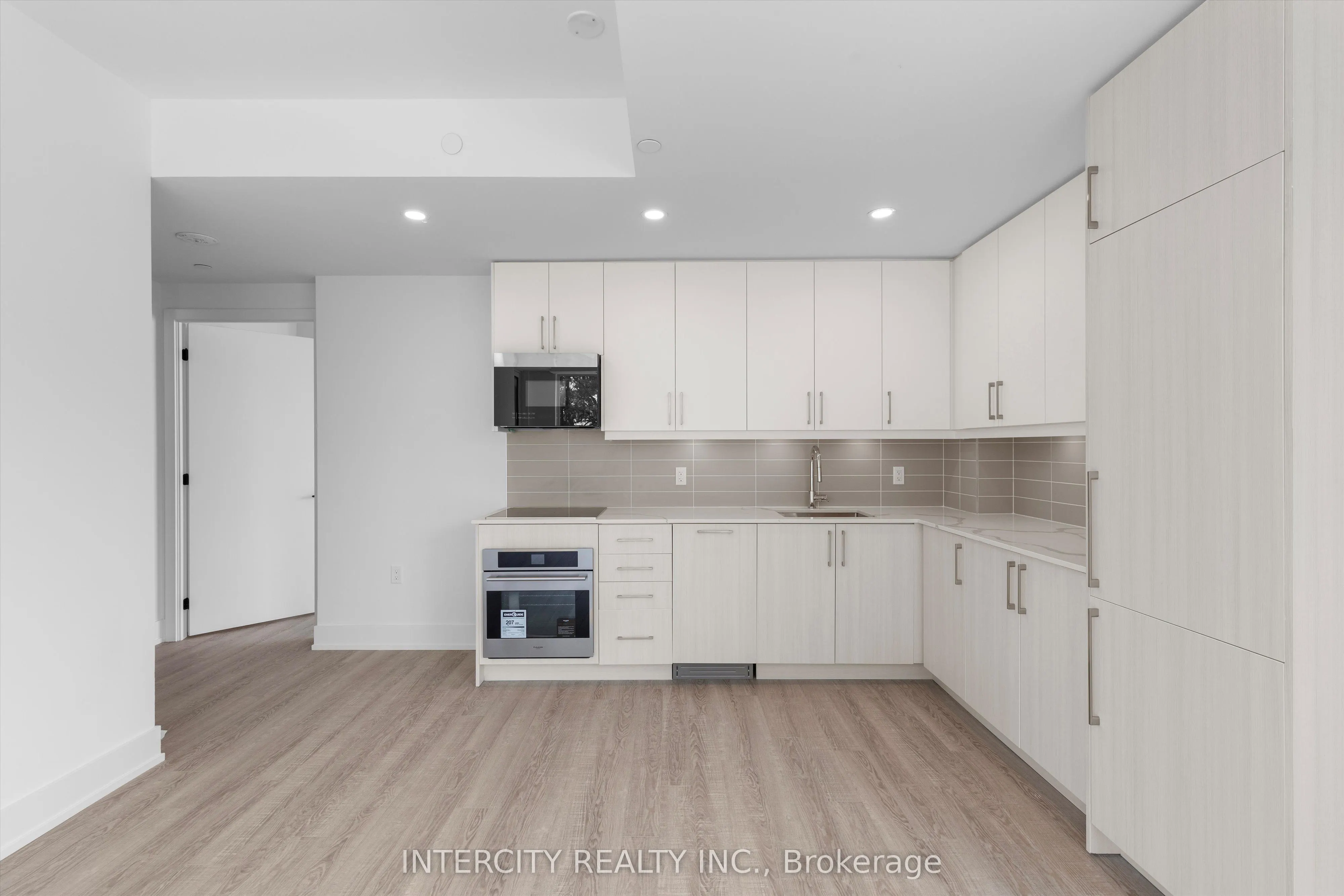 2075 King Road, #247