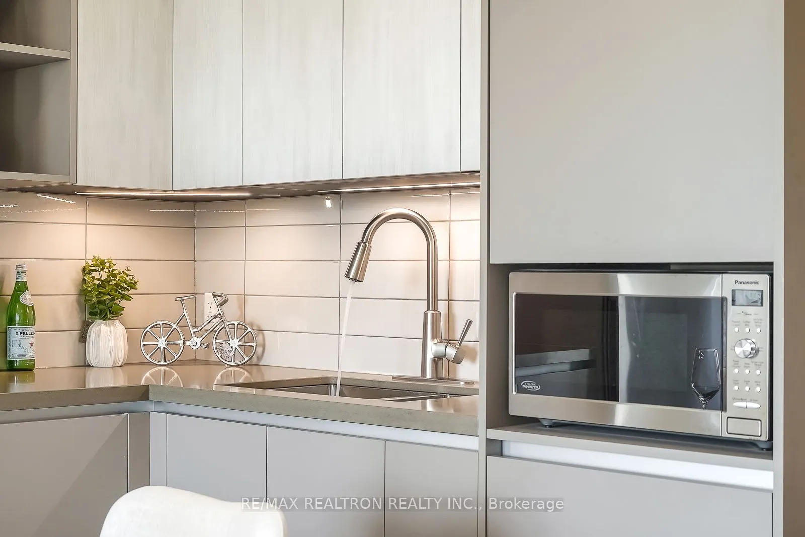 398 Highway 7 E, #815