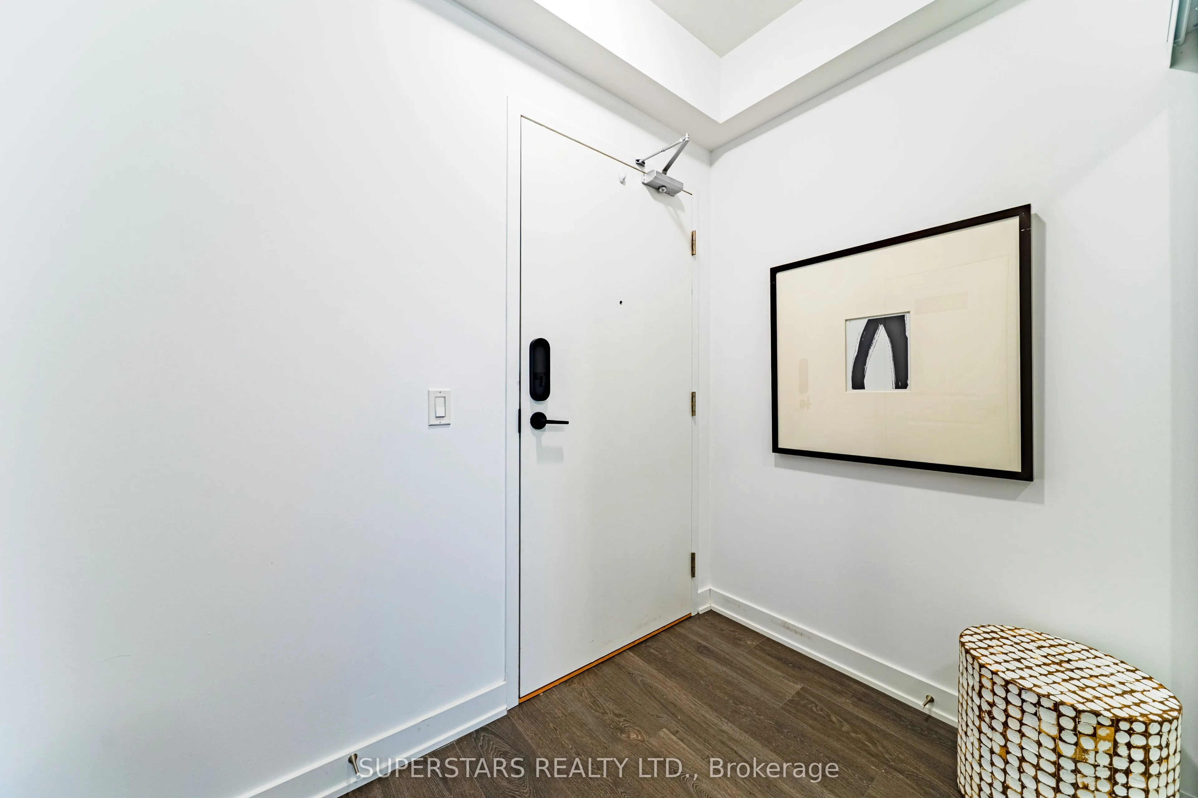 85 Oneida Crescent, ##407