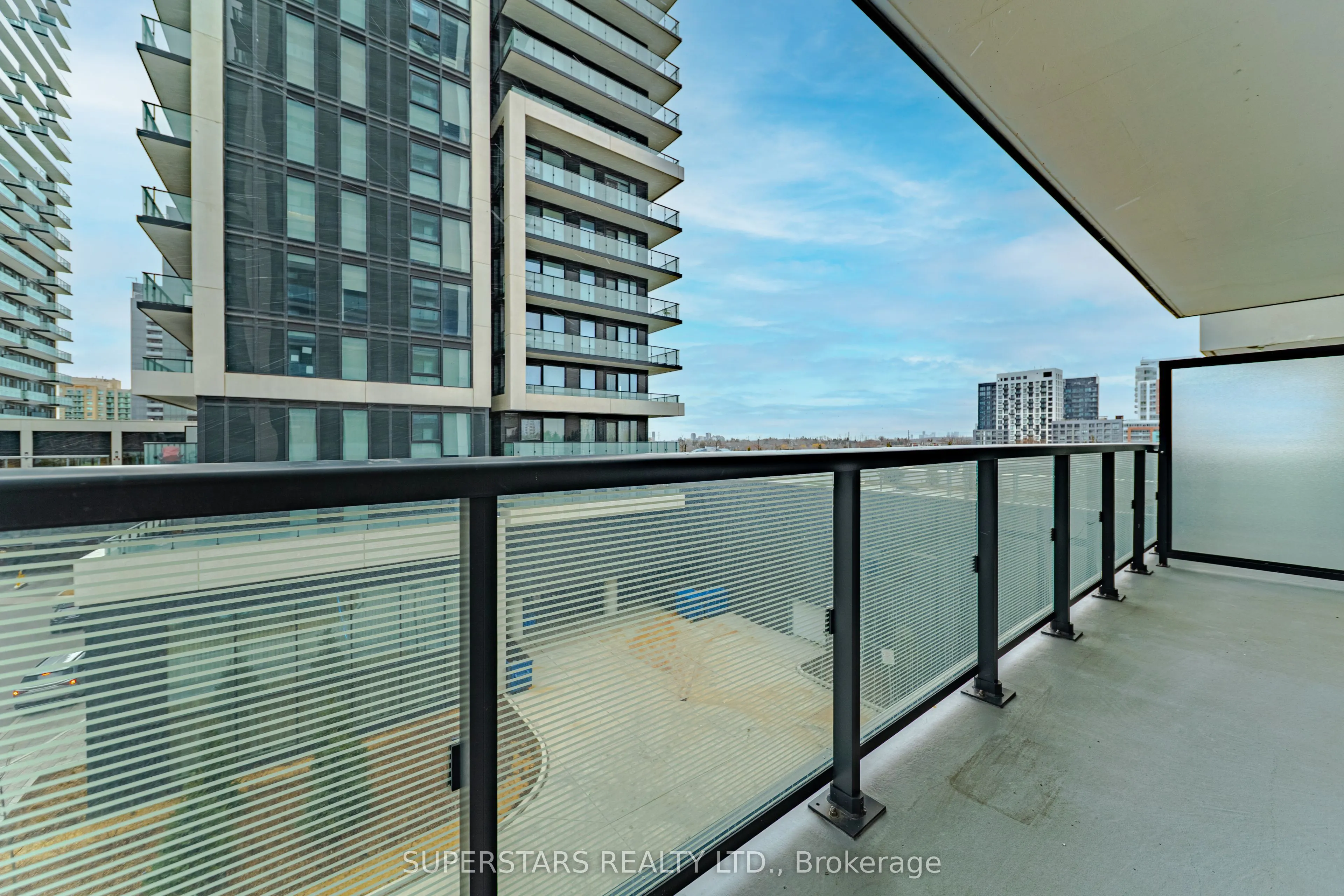 85 Oneida Crescent, ##407