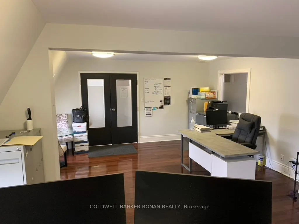 36 Victoria Street W, #305