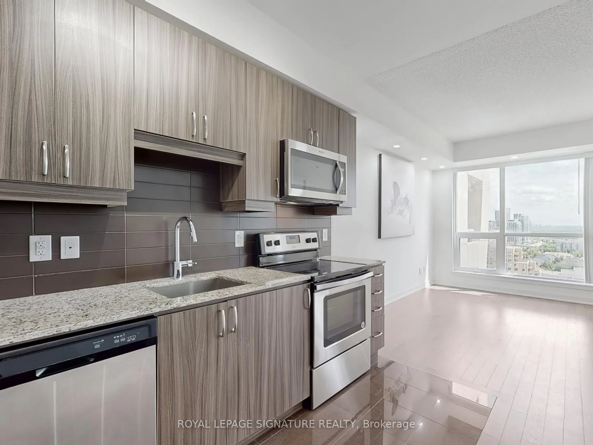 9205 Yonge Street, #1808
