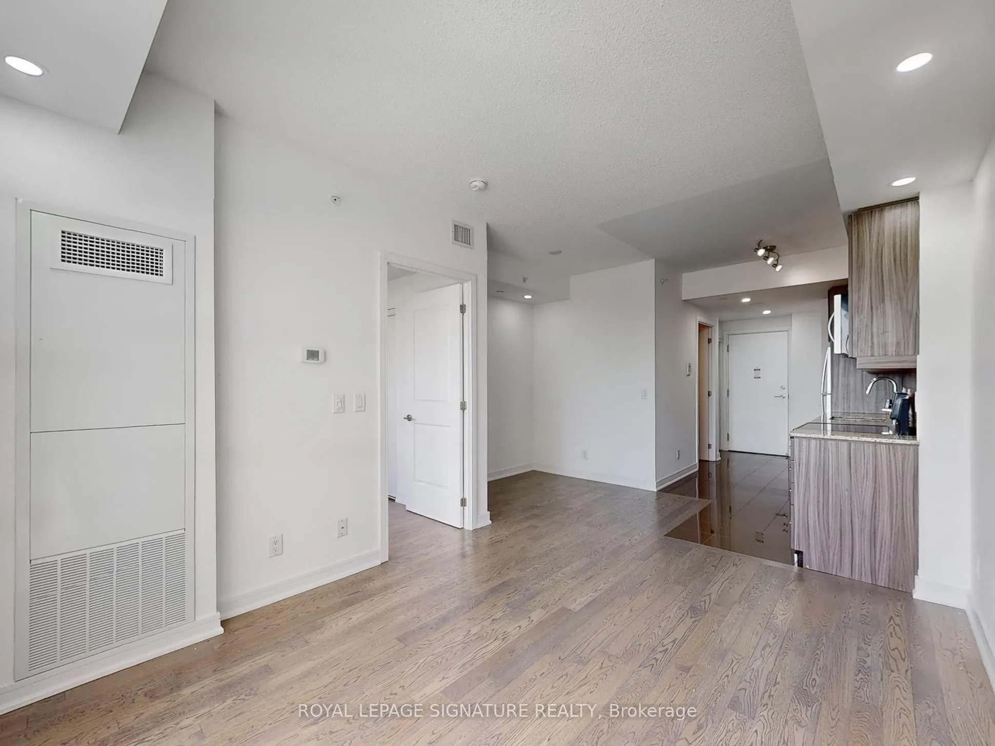 9205 Yonge Street, #1808
