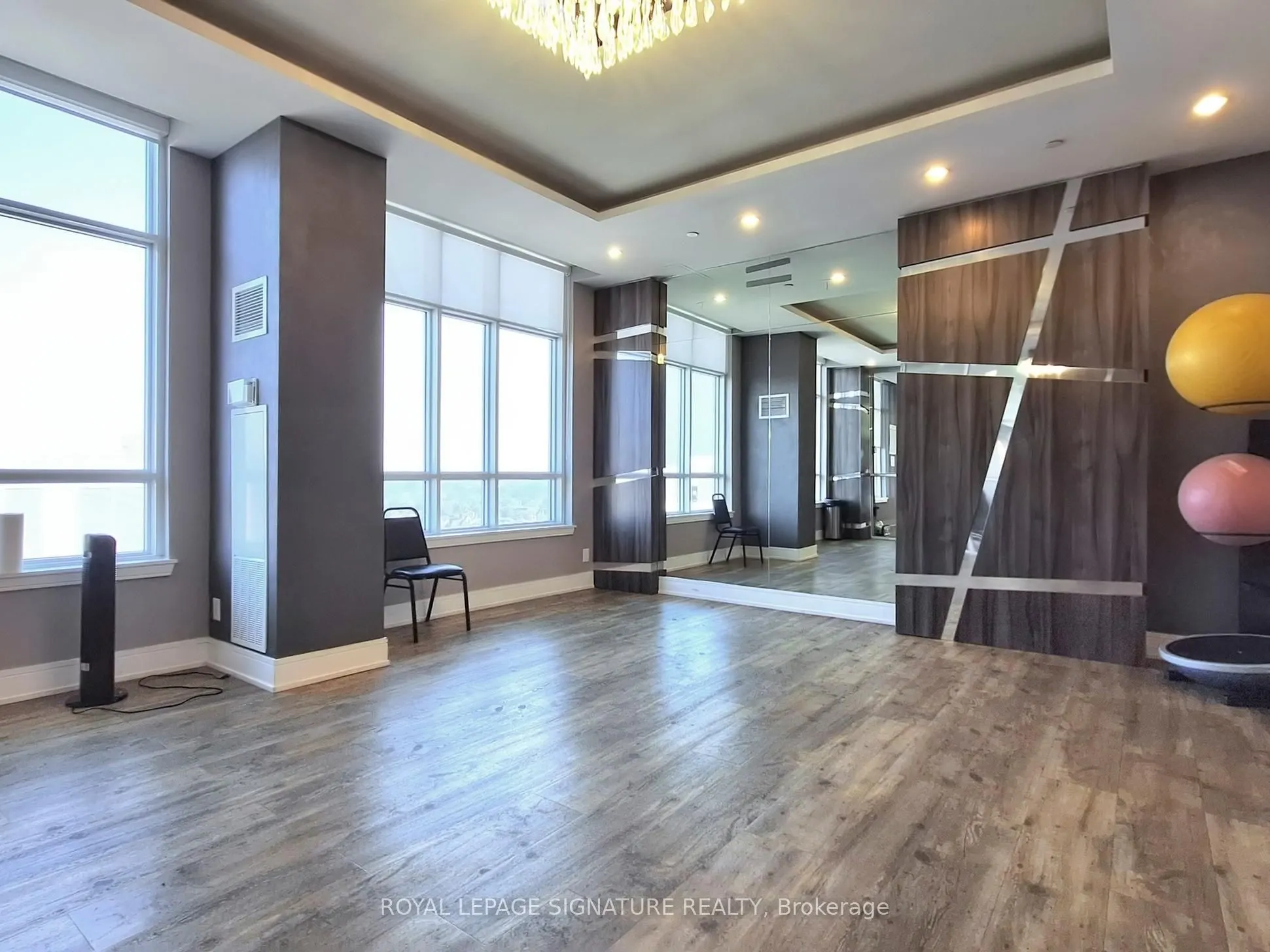 9205 Yonge Street, #1808