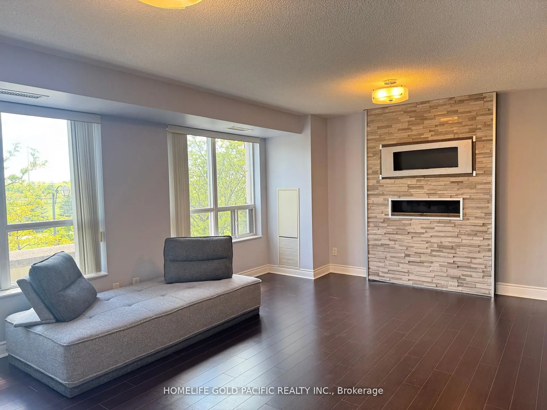 37 Galleria Parkway, #207