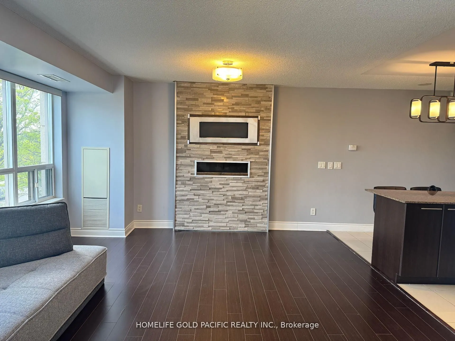 37 Galleria Parkway, #207