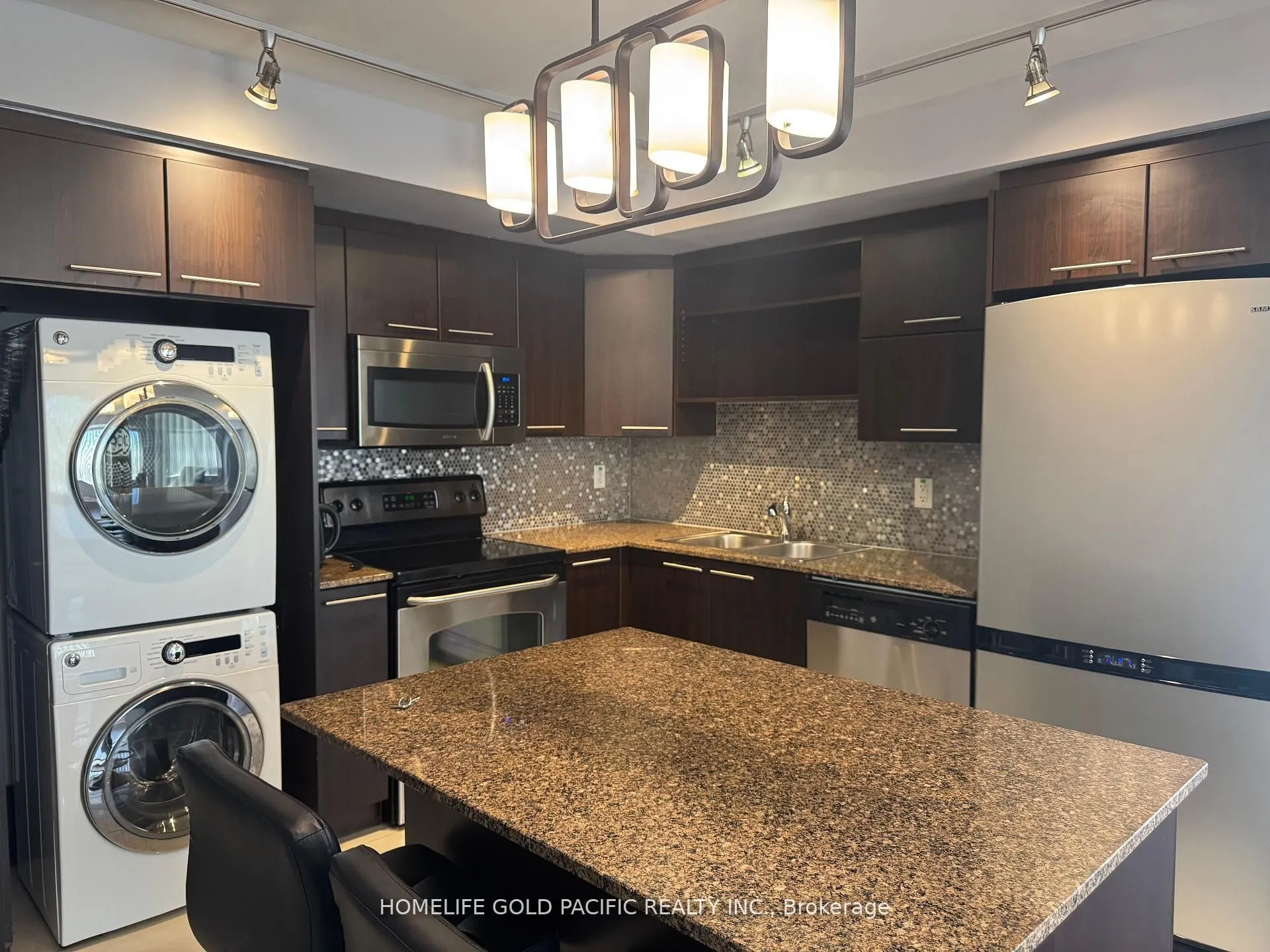 37 Galleria Parkway, #207