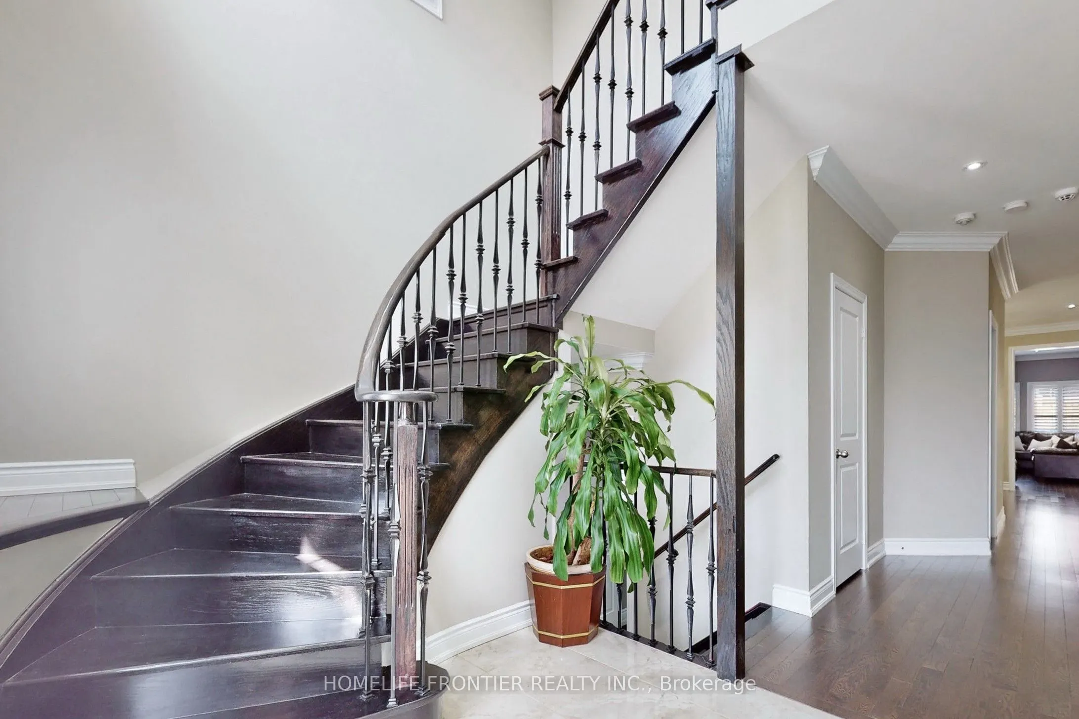24 Manor Glen Crescent