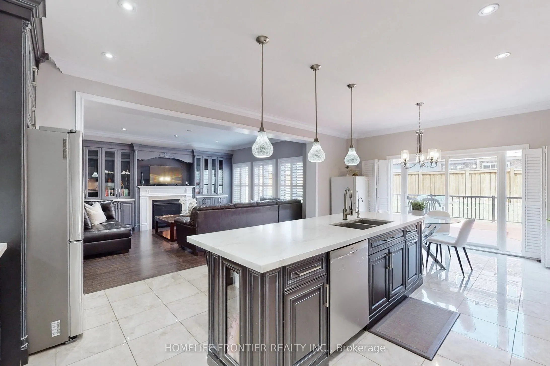24 Manor Glen Crescent