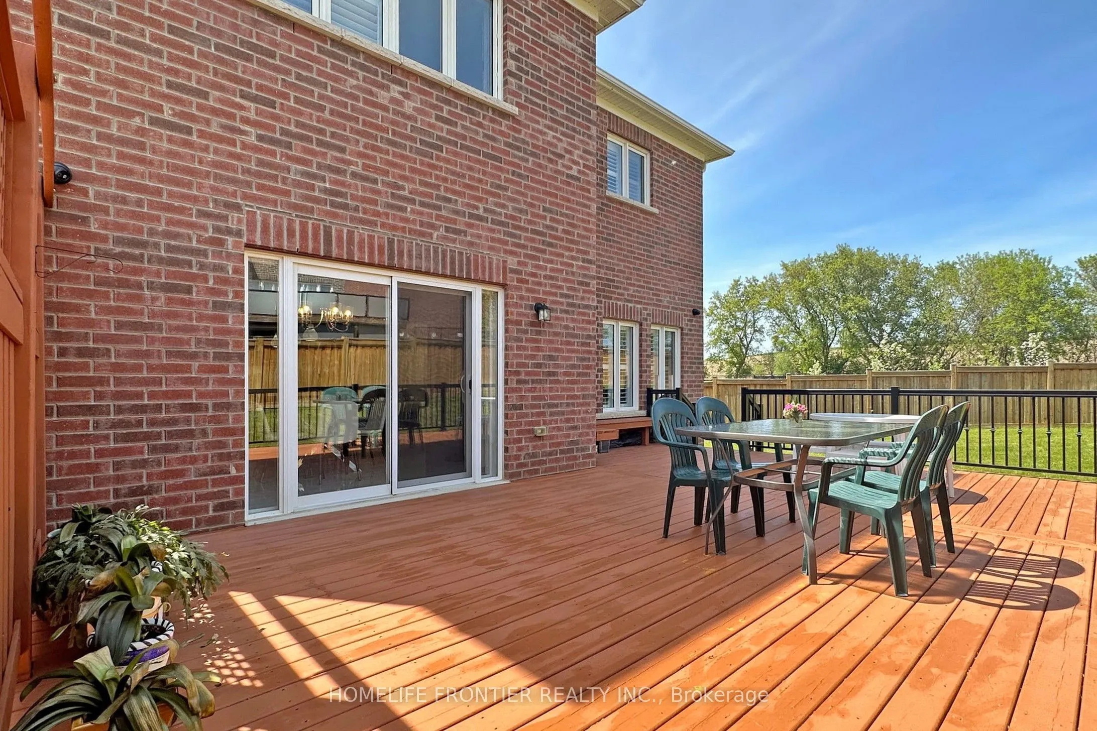 24 Manor Glen Crescent