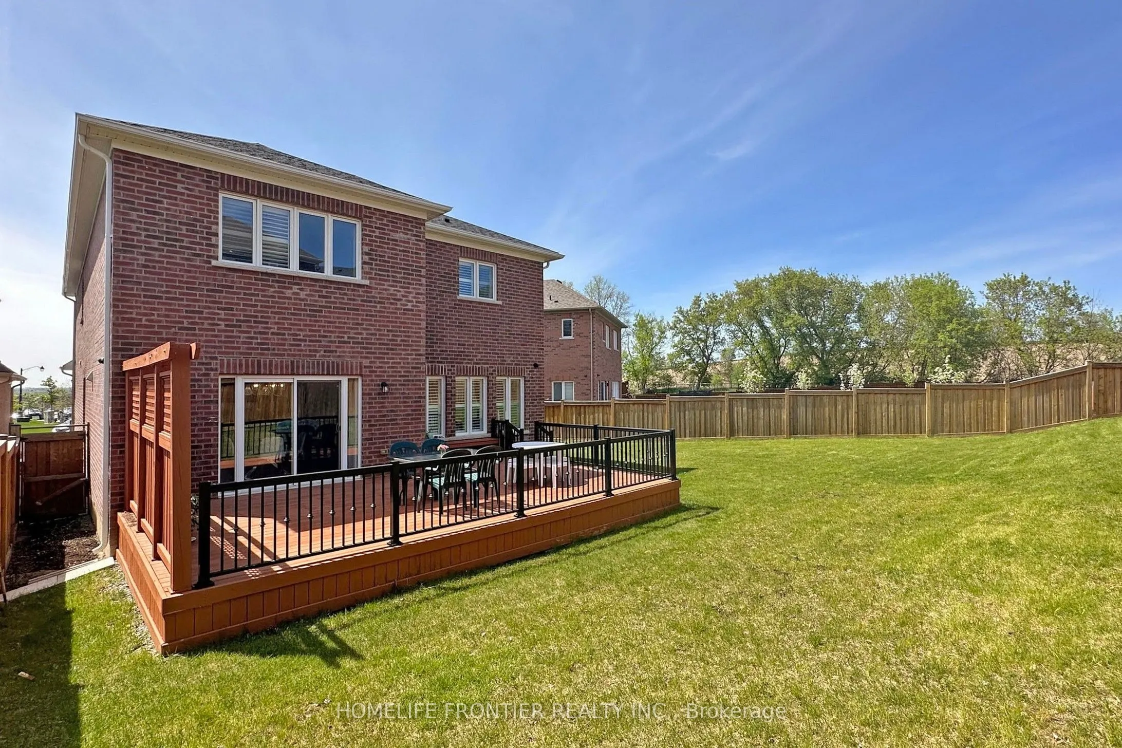 24 Manor Glen Crescent