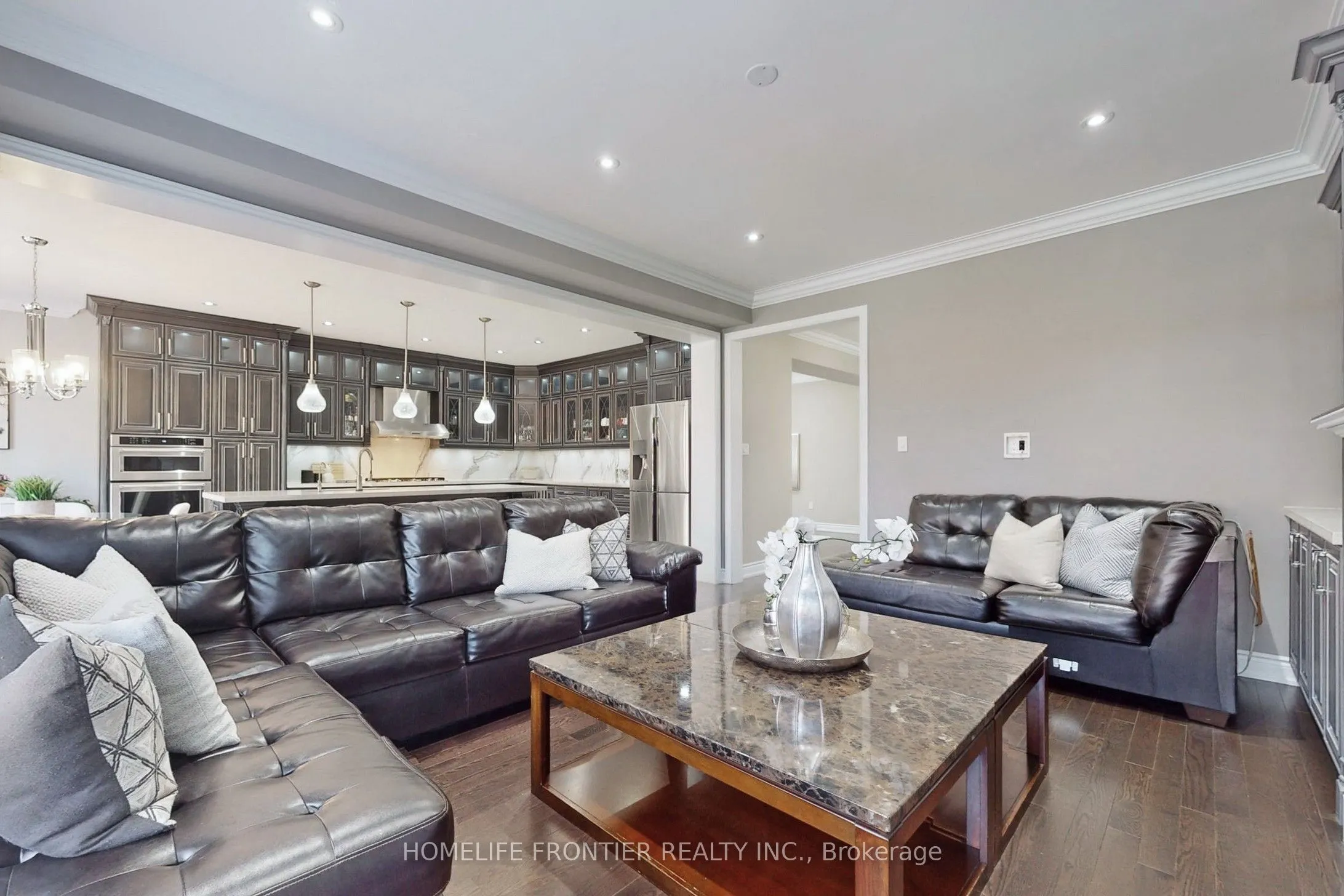 24 Manor Glen Crescent