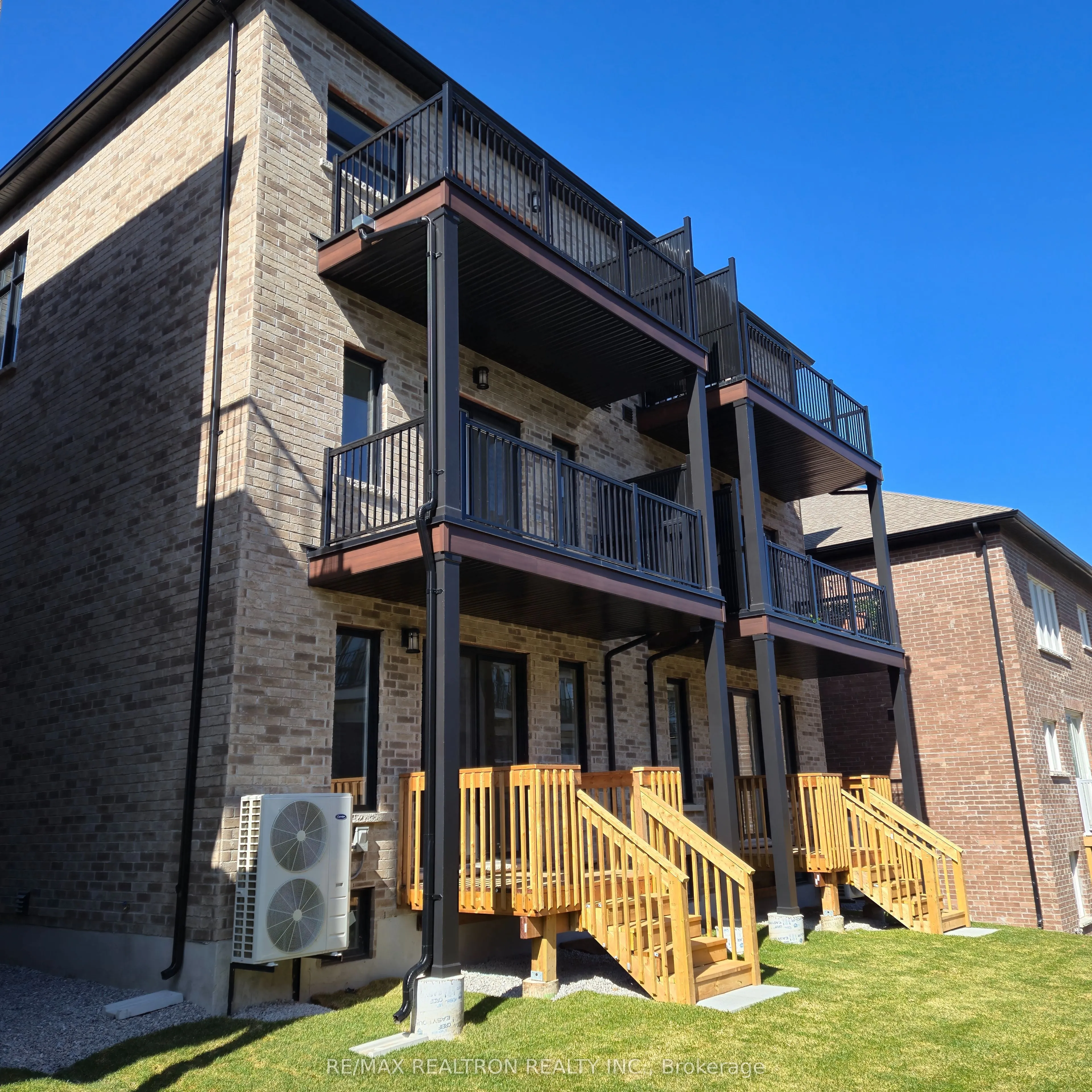 25 Seguin Street