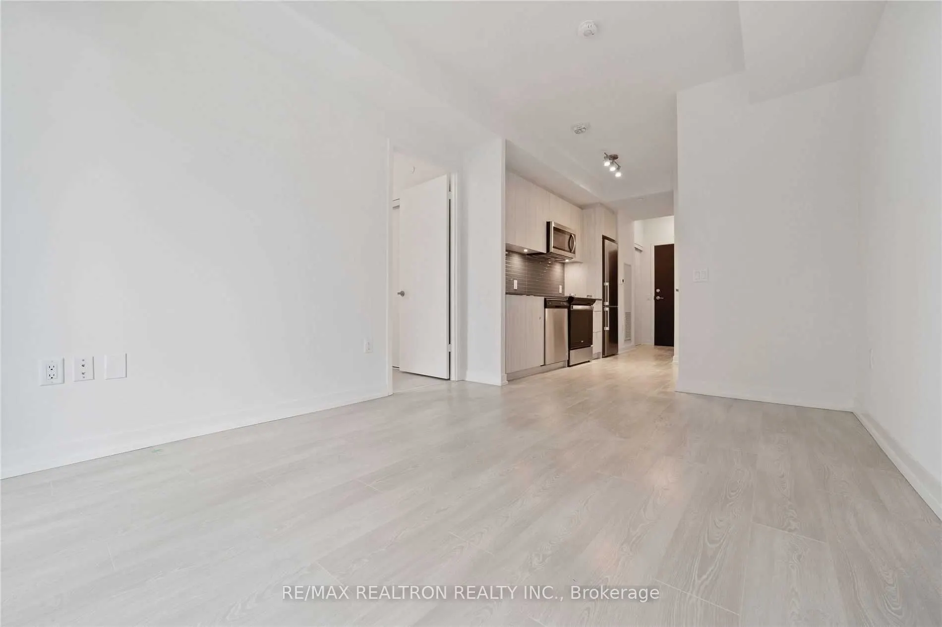 8868 Yonge Street, #302