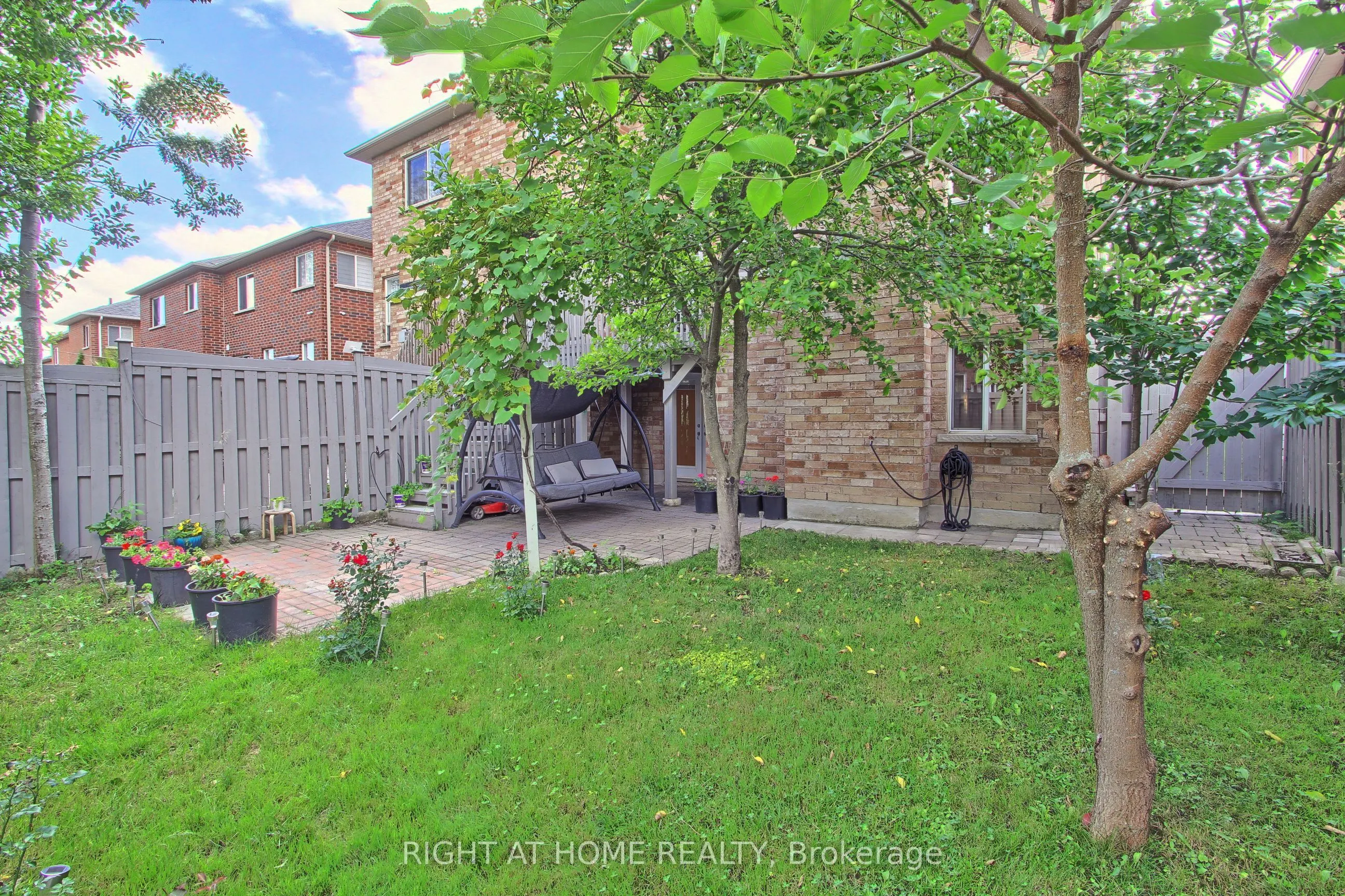 23 Maffey Crescent E