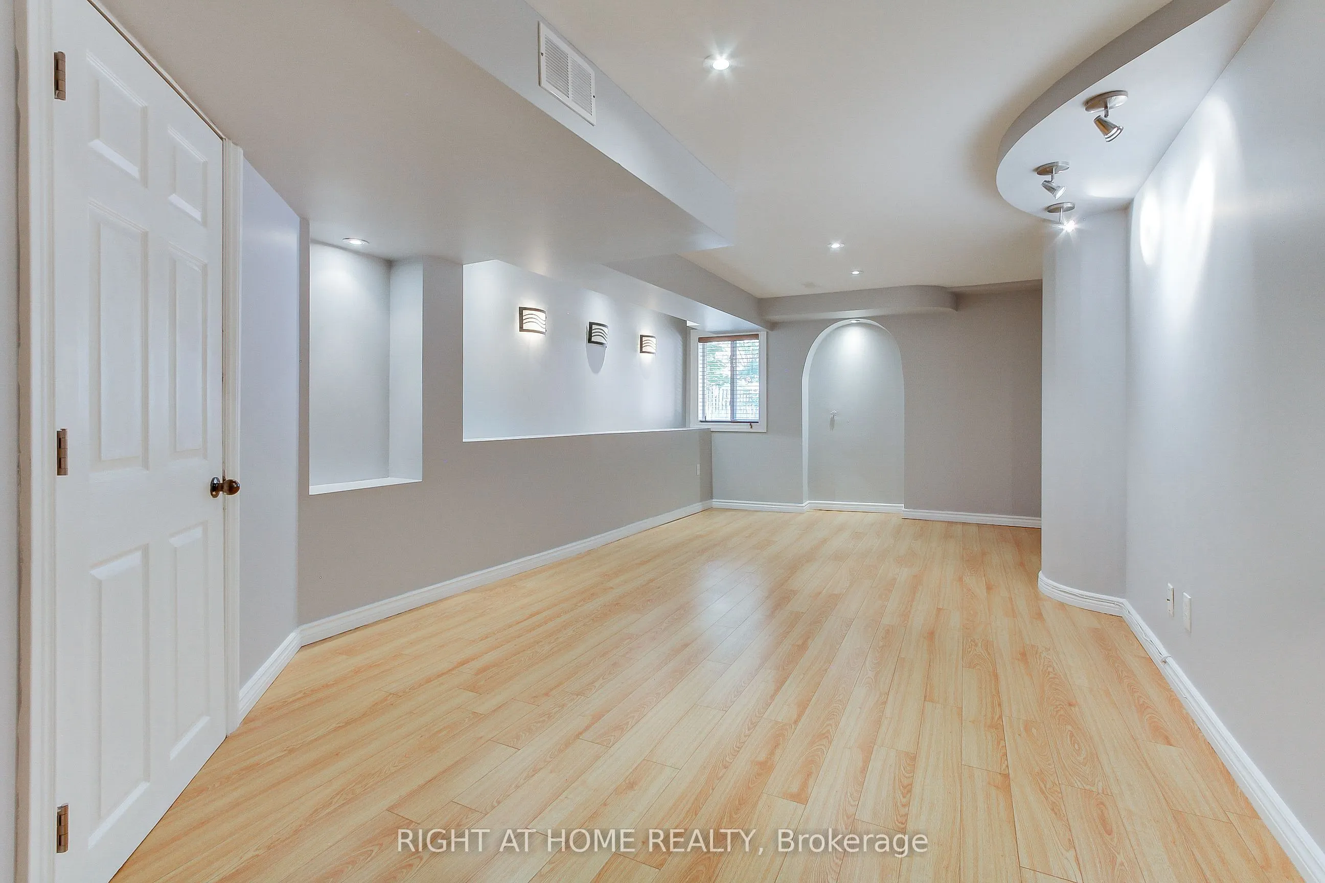 23 Maffey Crescent E