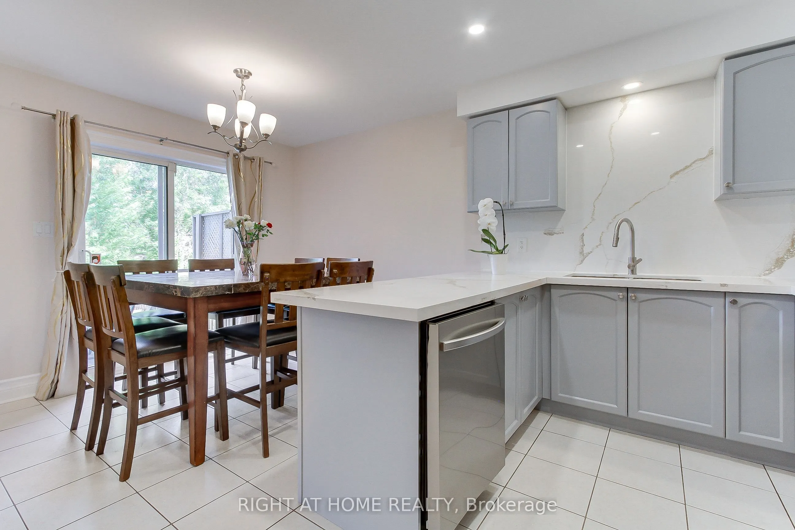 23 Maffey Crescent E