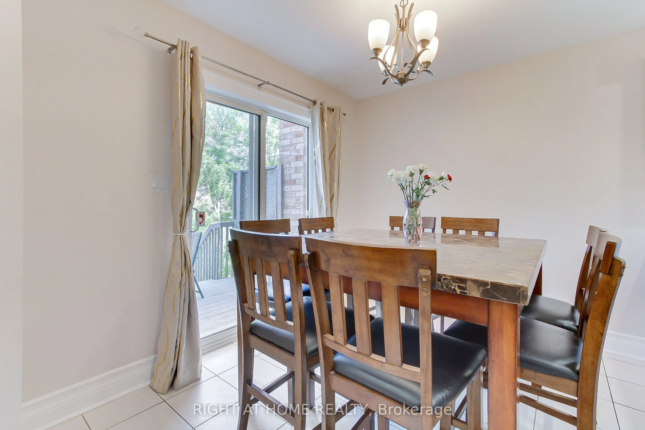 23 Maffey Crescent E