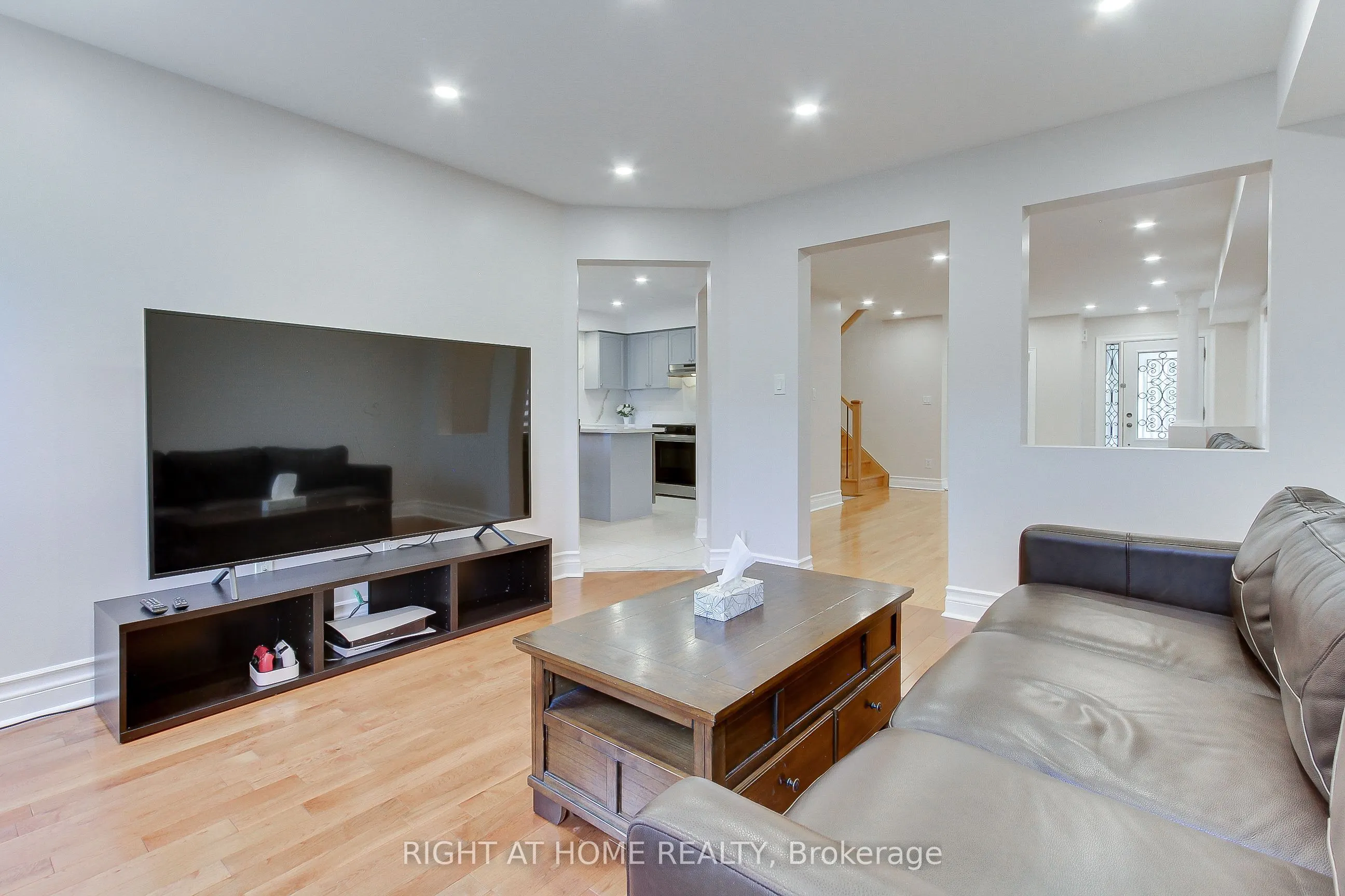 23 Maffey Crescent E