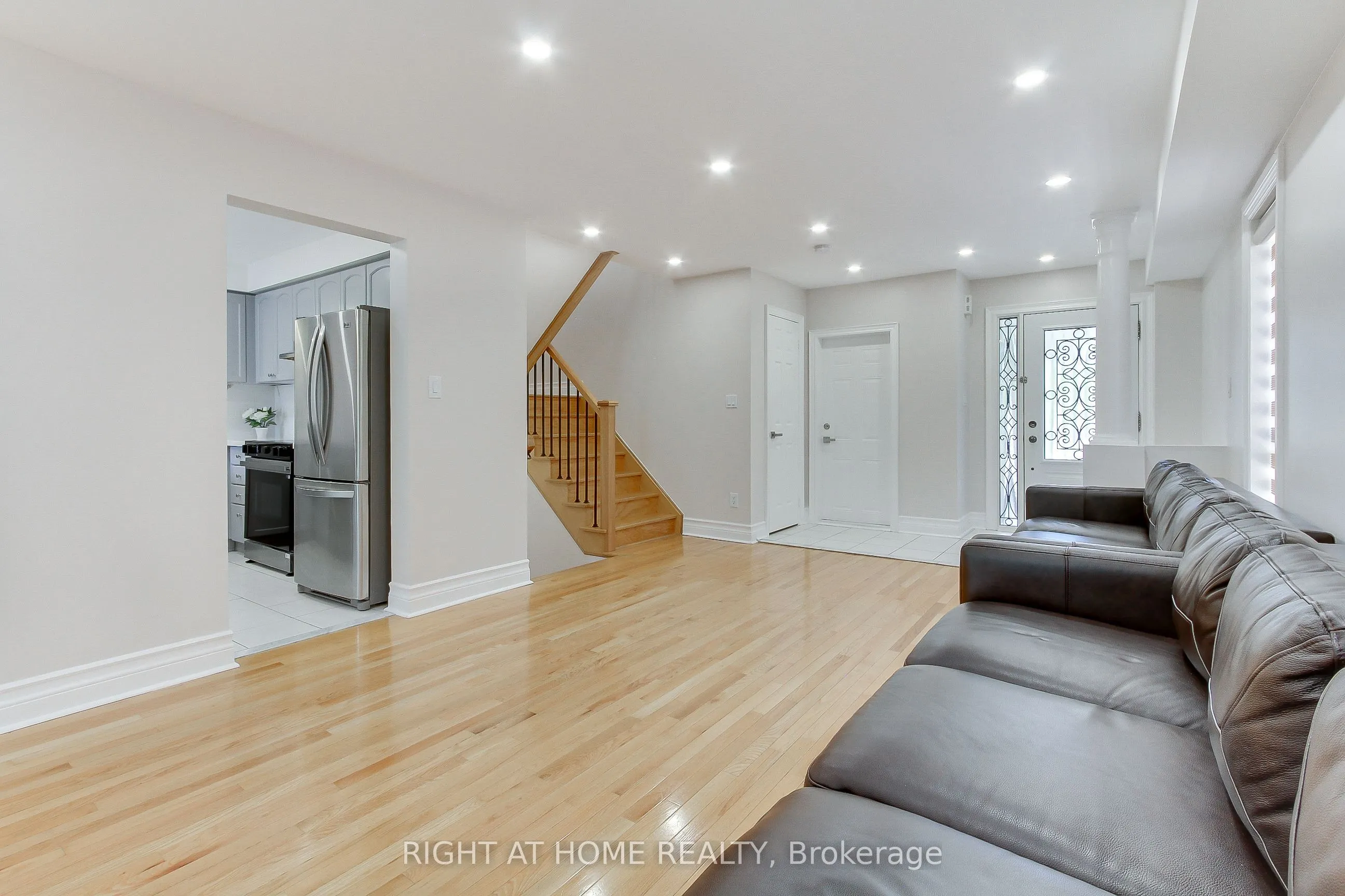 23 Maffey Crescent E