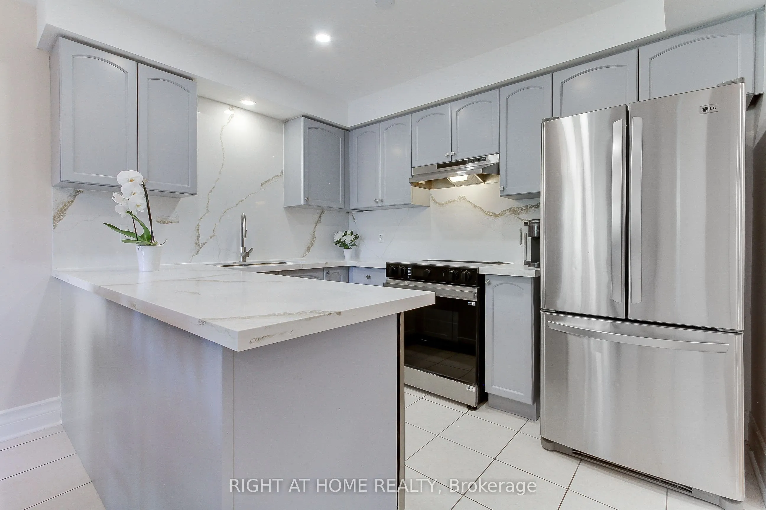 23 Maffey Crescent E