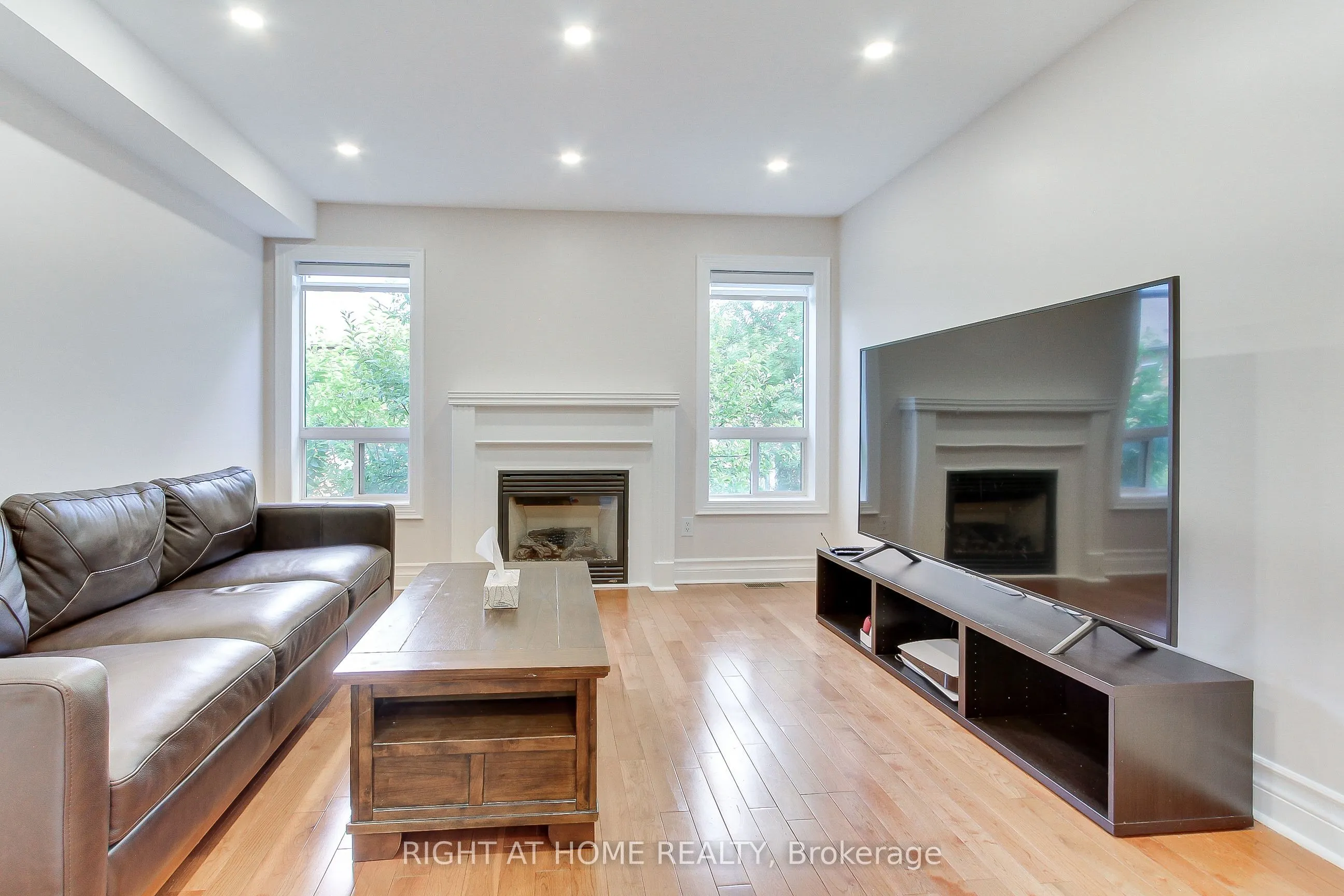 23 Maffey Crescent E