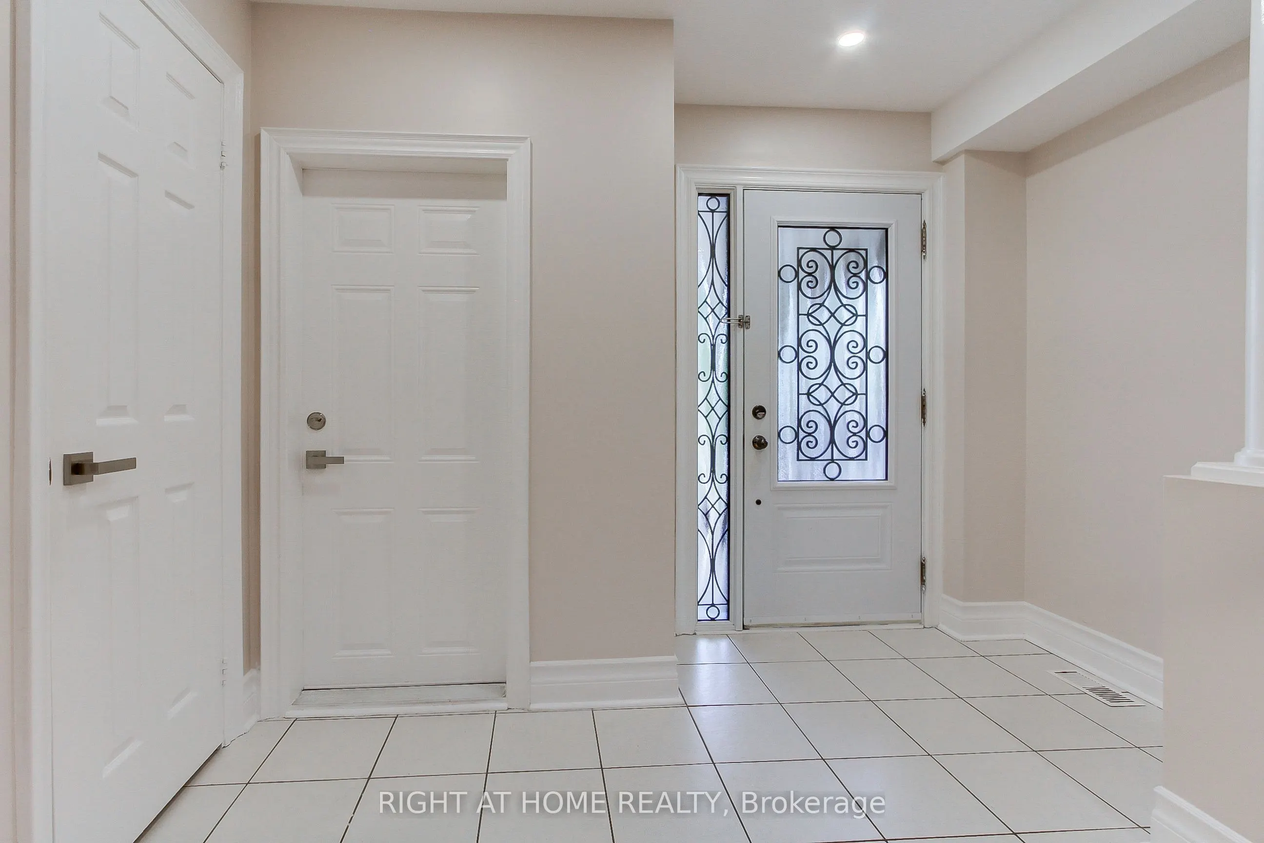 23 Maffey Crescent E