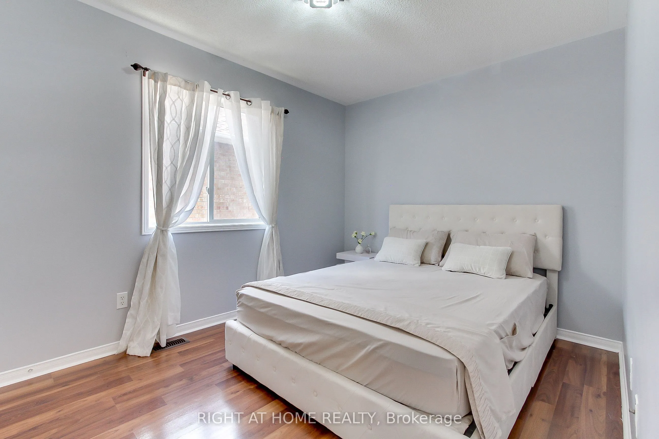 23 Maffey Crescent E