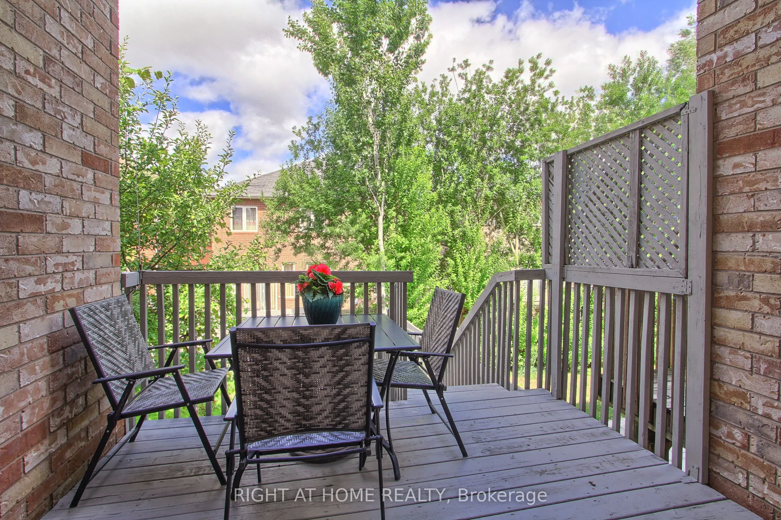23 Maffey Crescent E