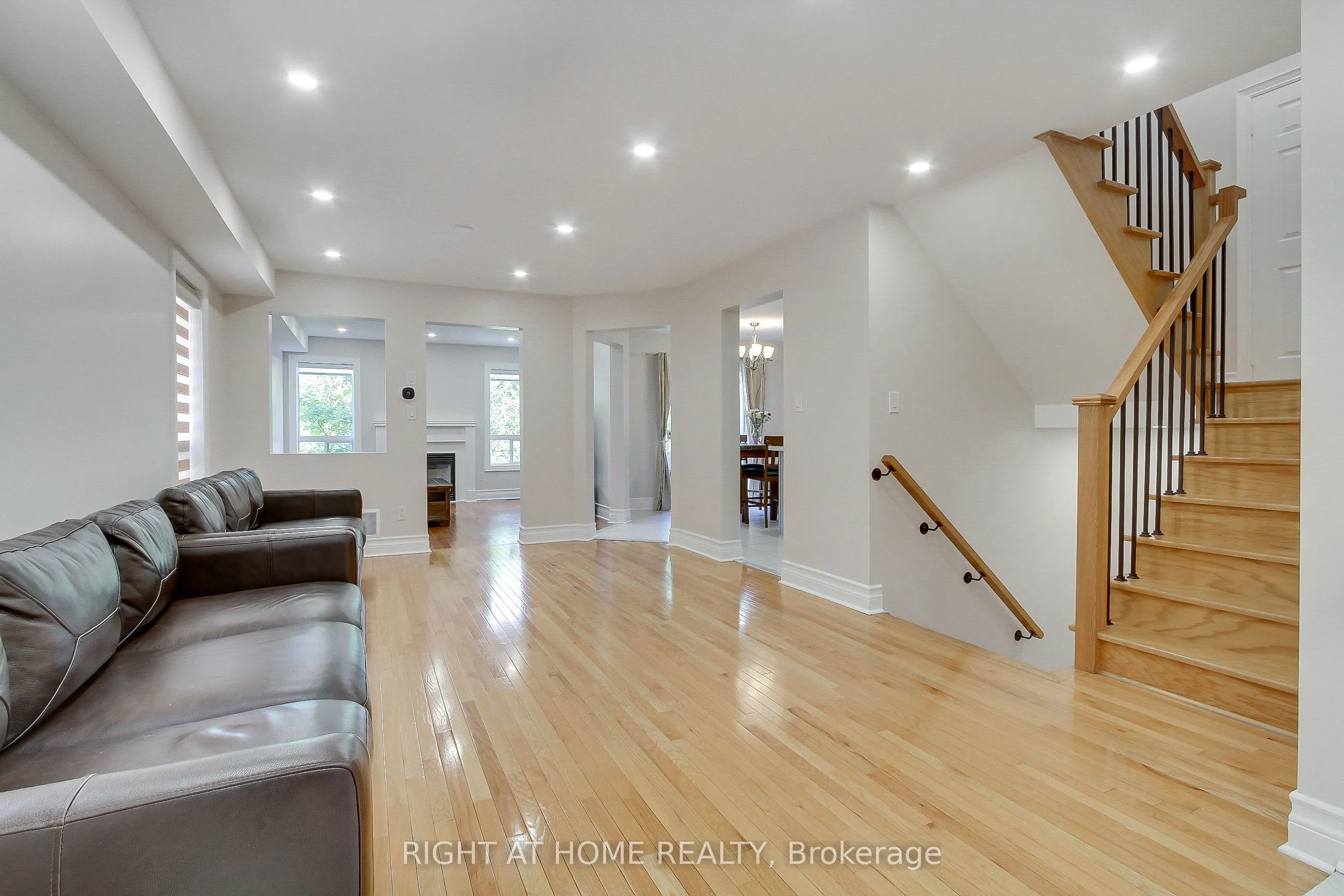 23 Maffey Crescent E