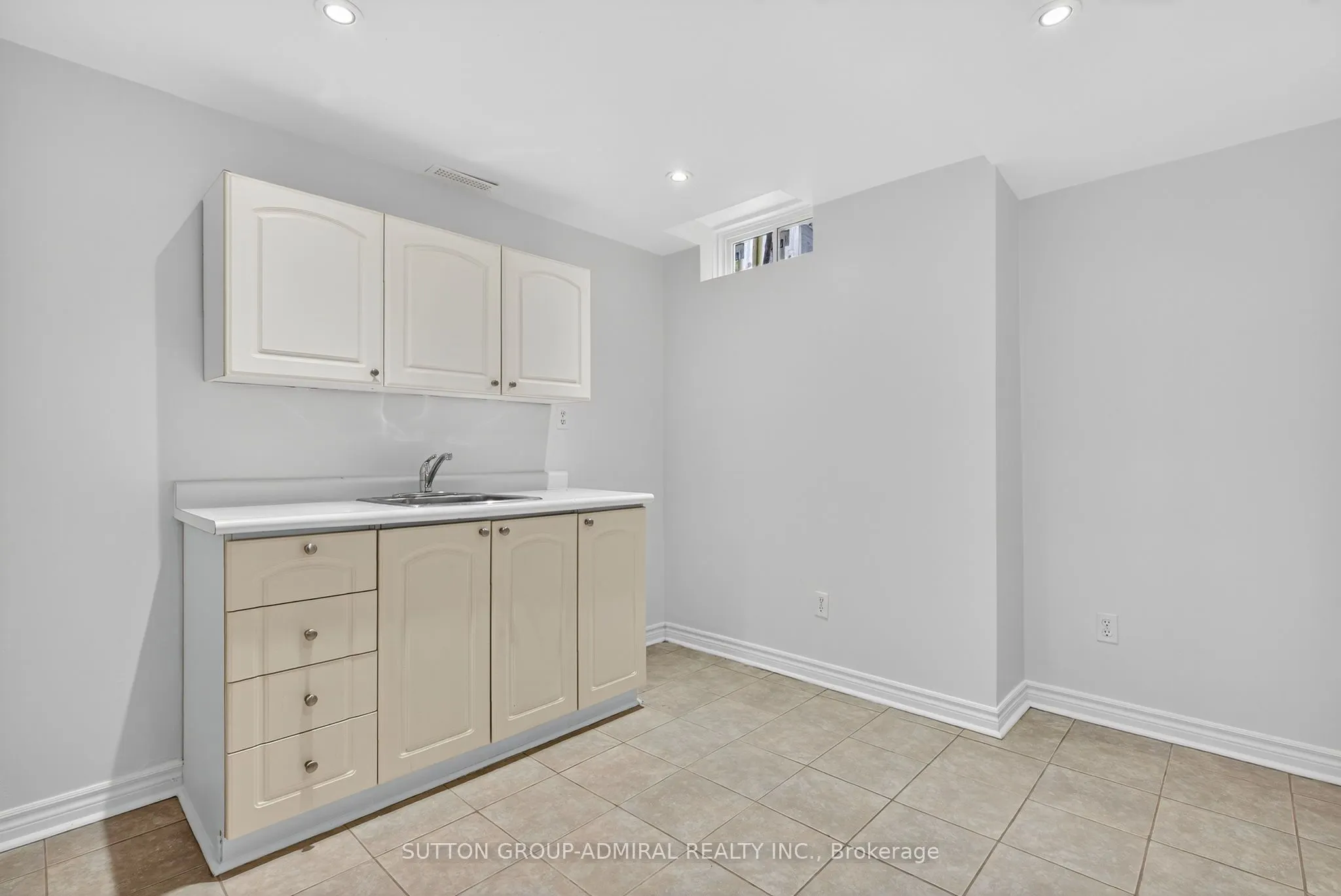 43 Keremeos Crescent