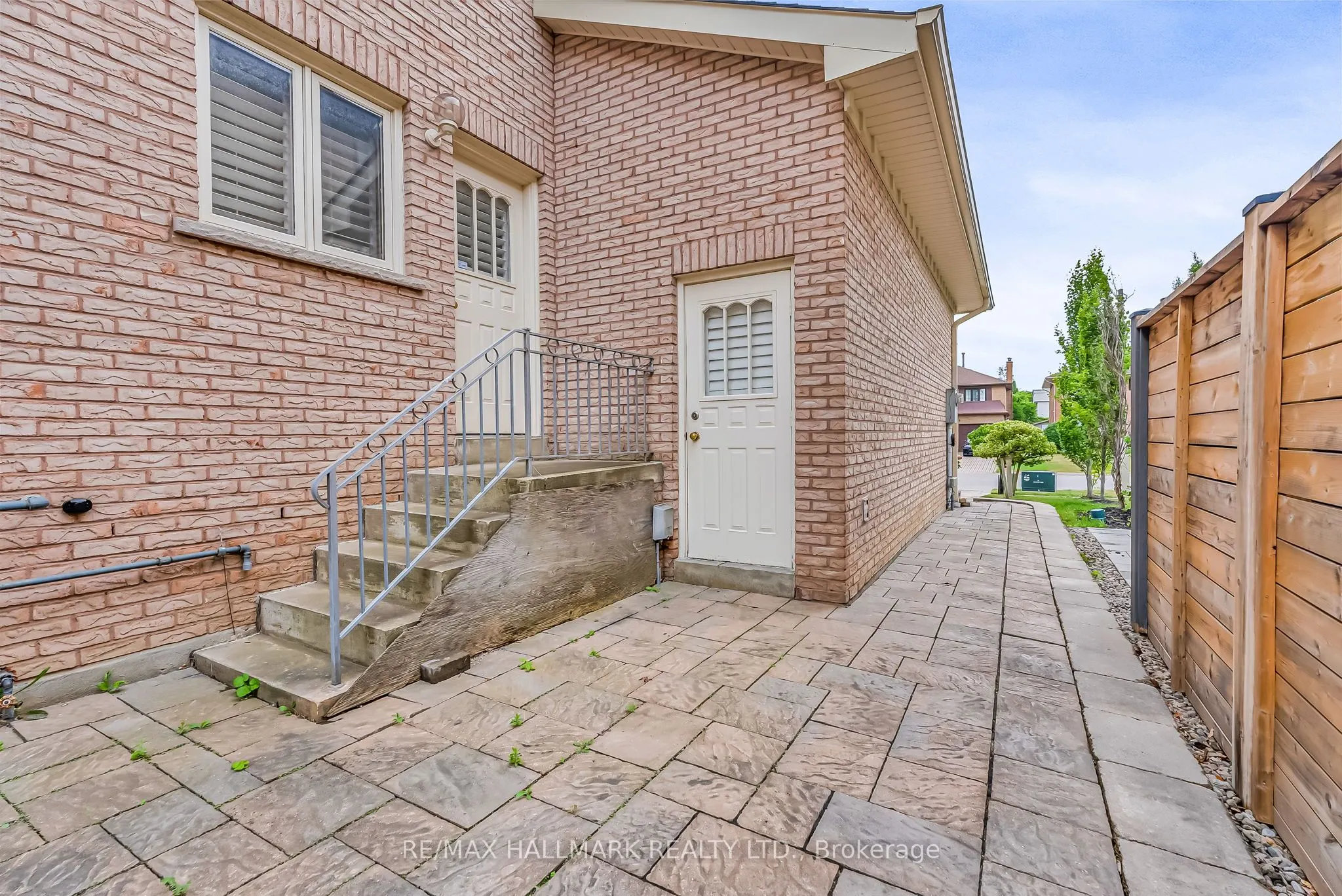 415 Wycliffe Avenue