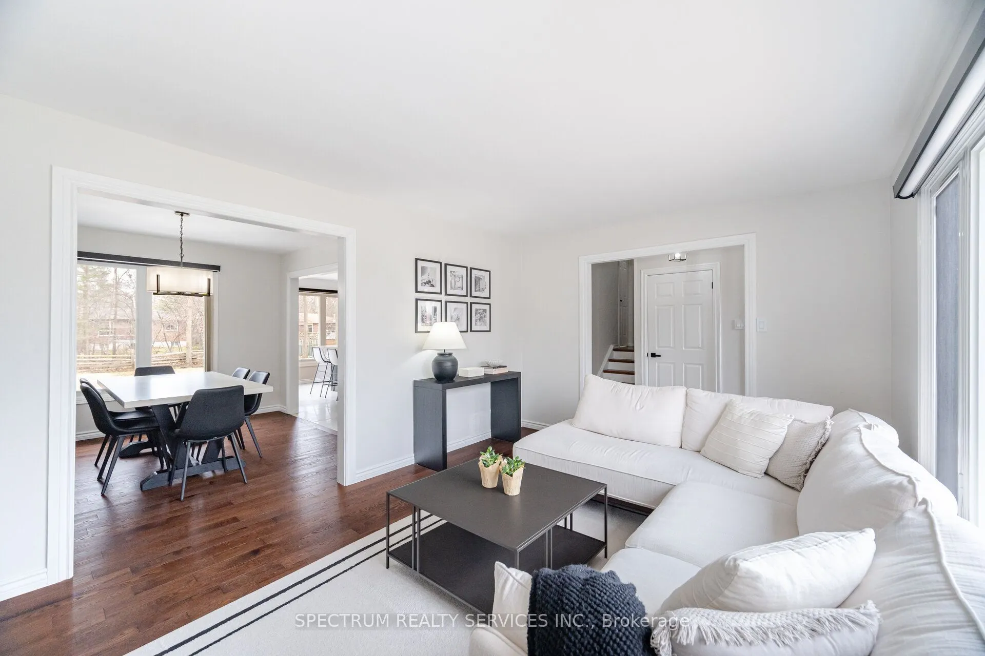 52 French Crescent
