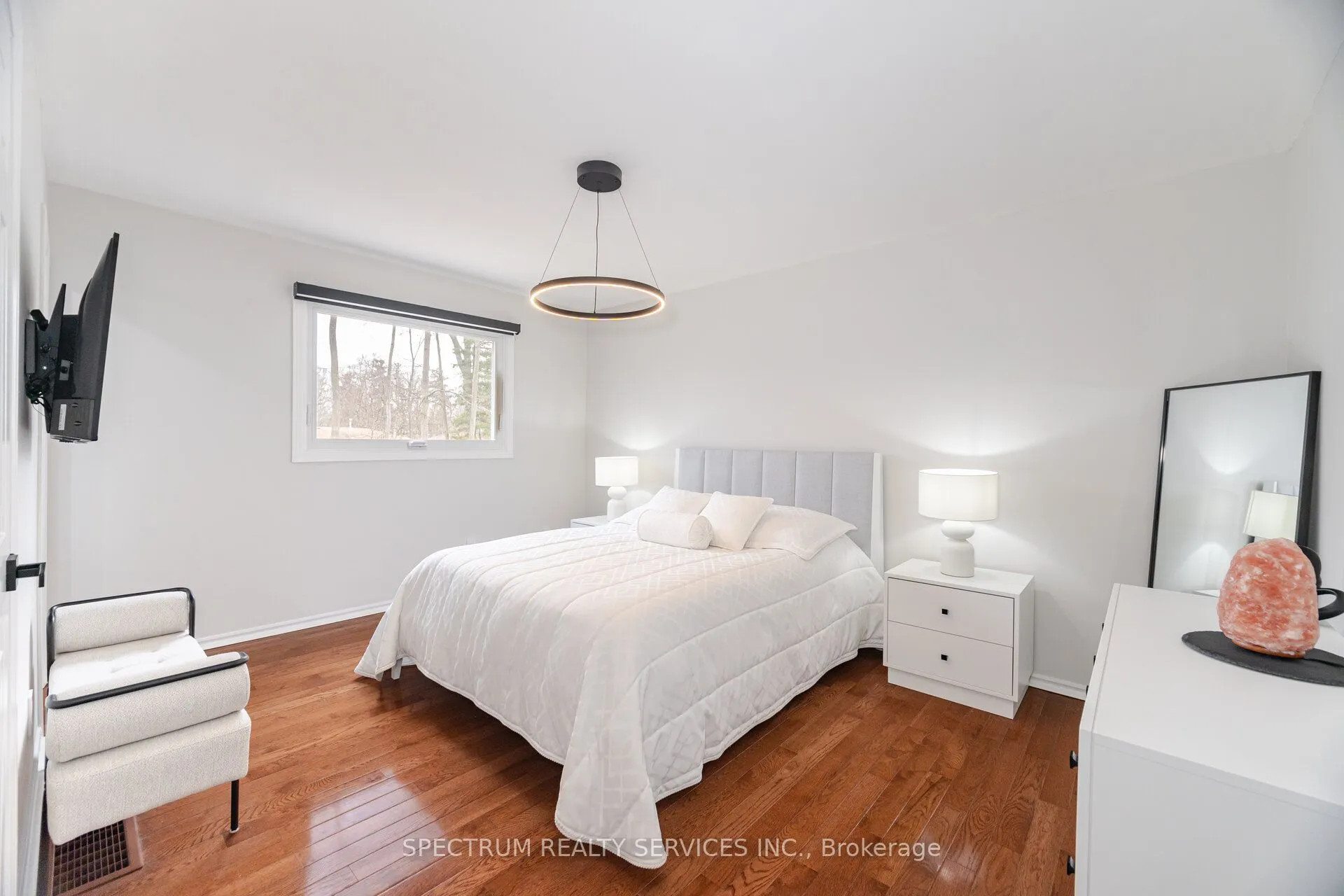 52 French Crescent