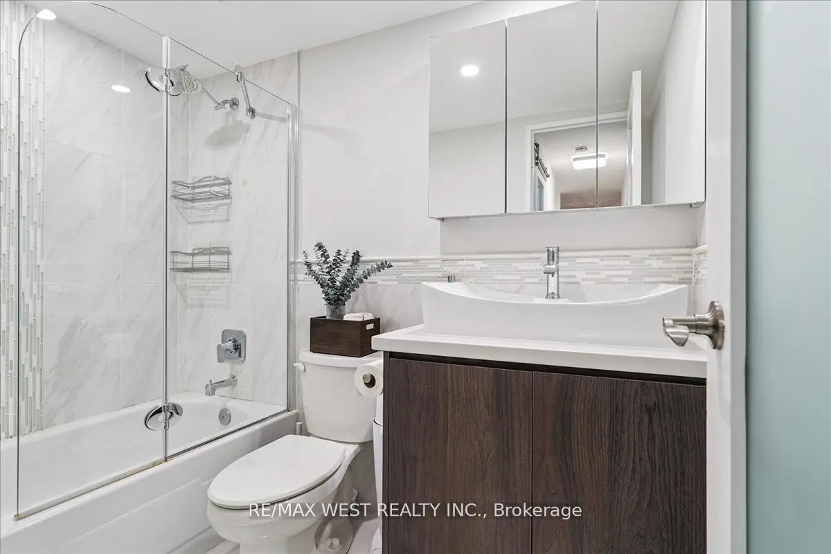 7811 Yonge Street, #1008