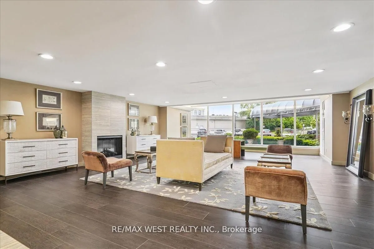 7811 Yonge Street, #1008