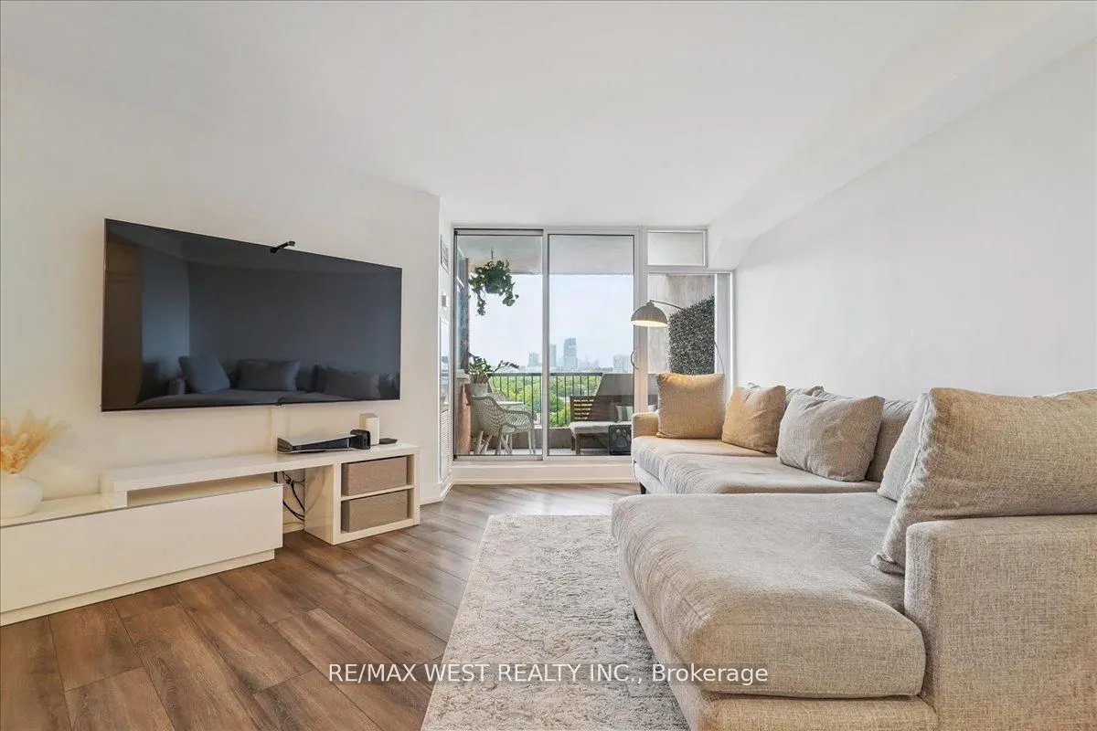 7811 Yonge Street, #1008