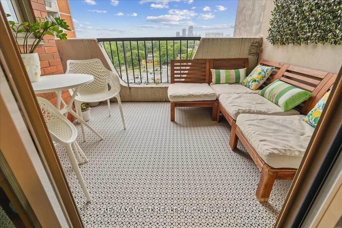 7811 Yonge Street, #1008
