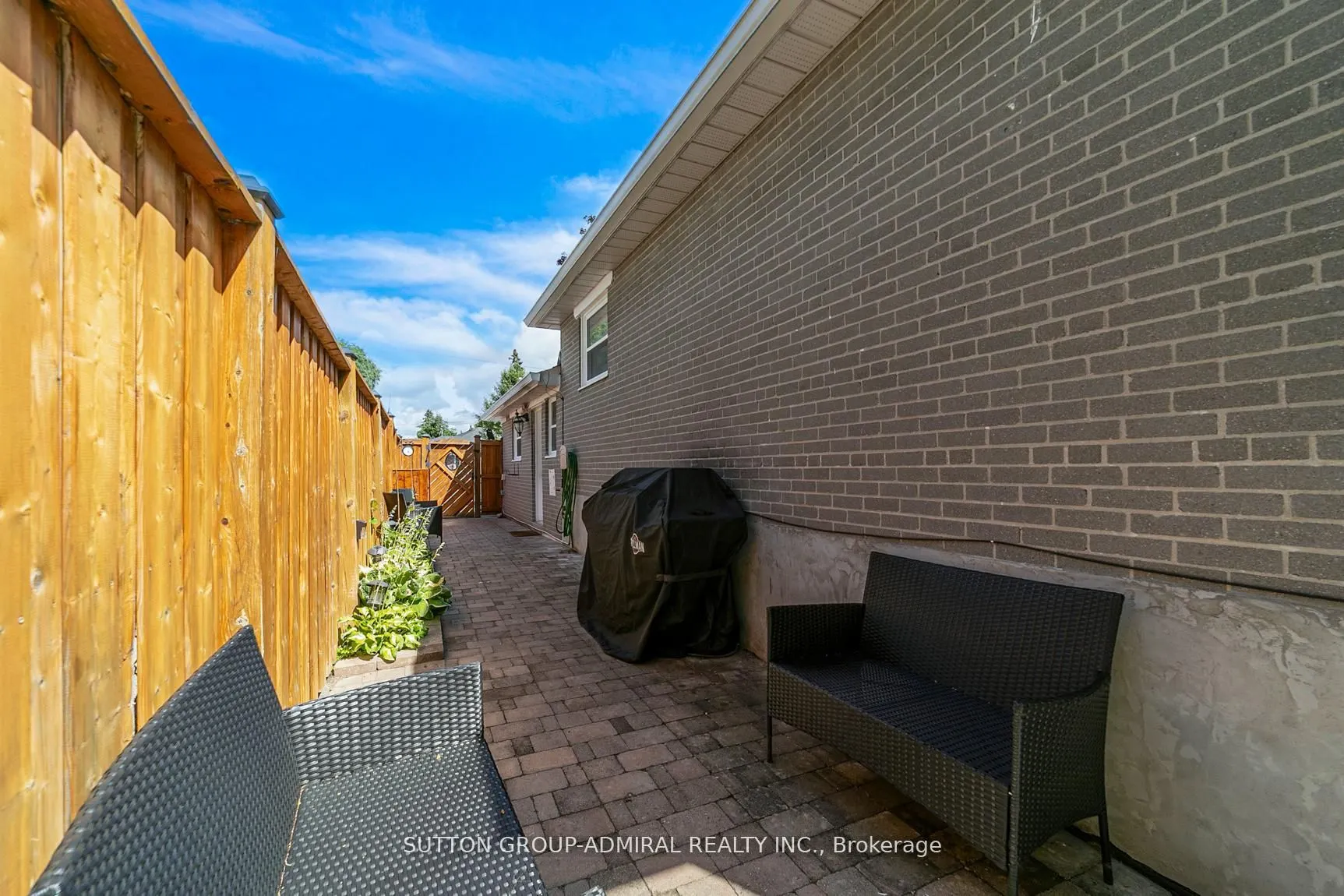 10 Kitimat Crescent